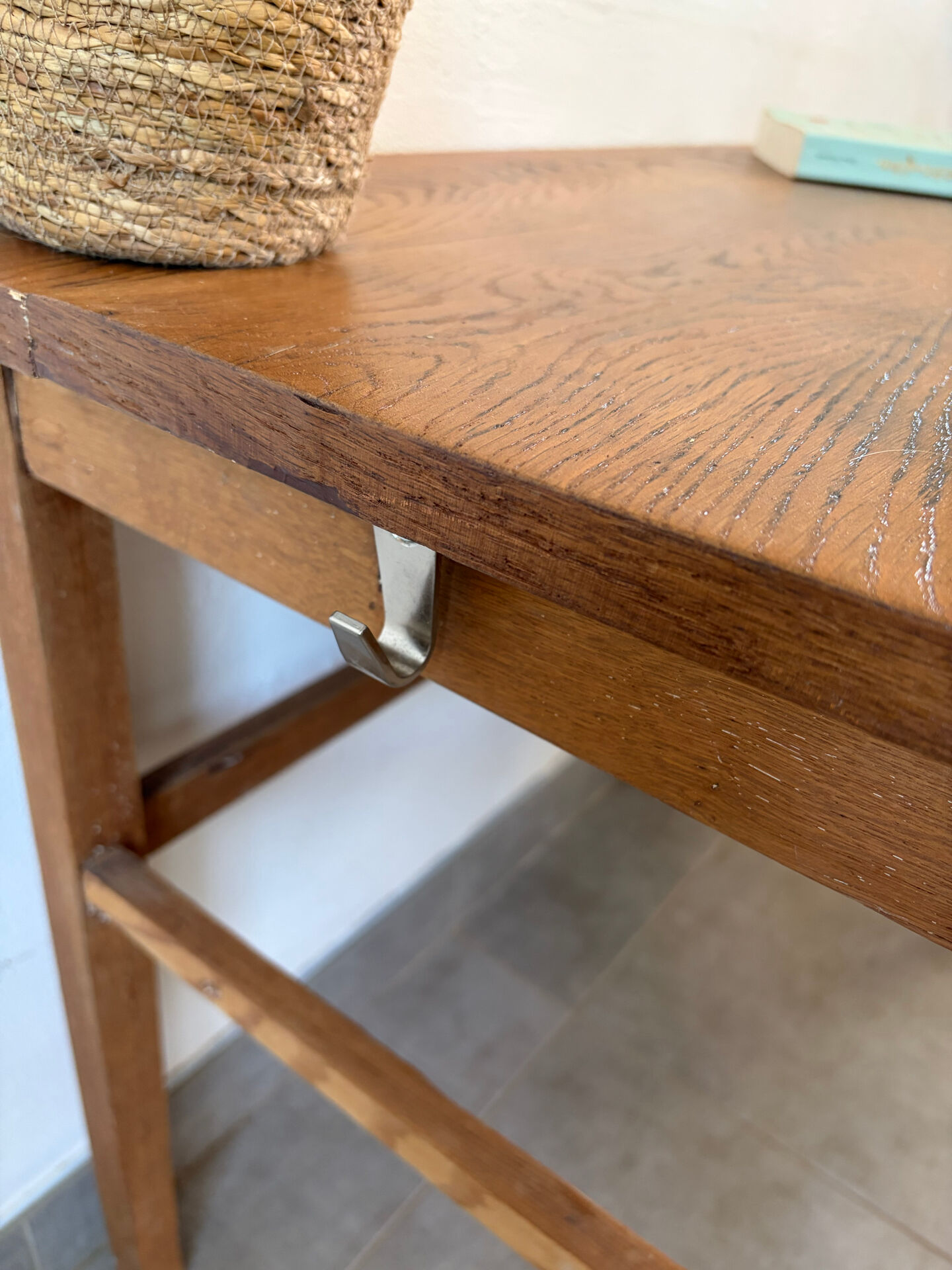 Charmant petit bureau vintage en chêne