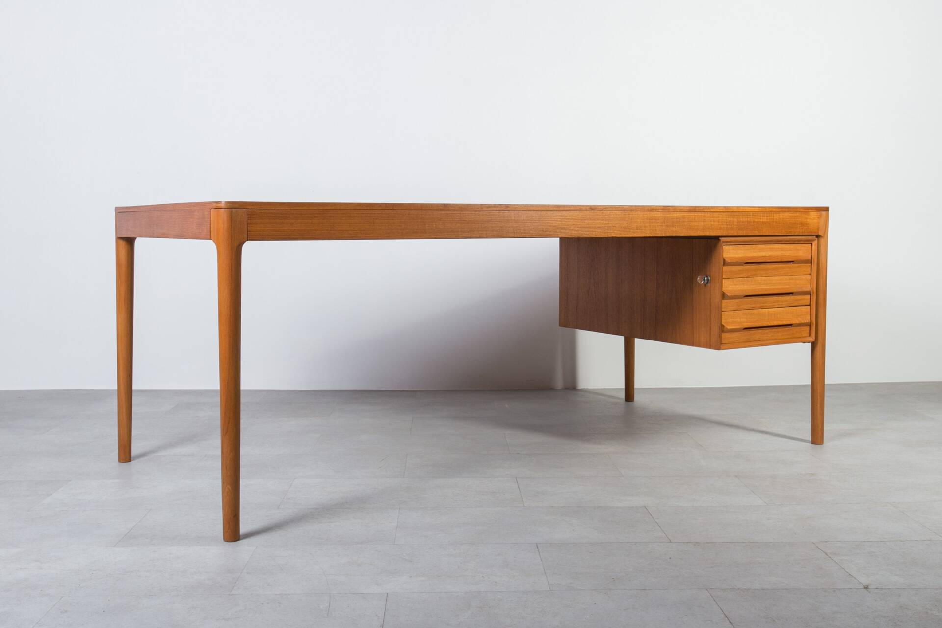 Mid-century modern teak desk by Torbjørn Afdal for Bruksbo, 1960s