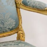 Salon de style Louis XV à chassis en bois doré. Circa 1880.