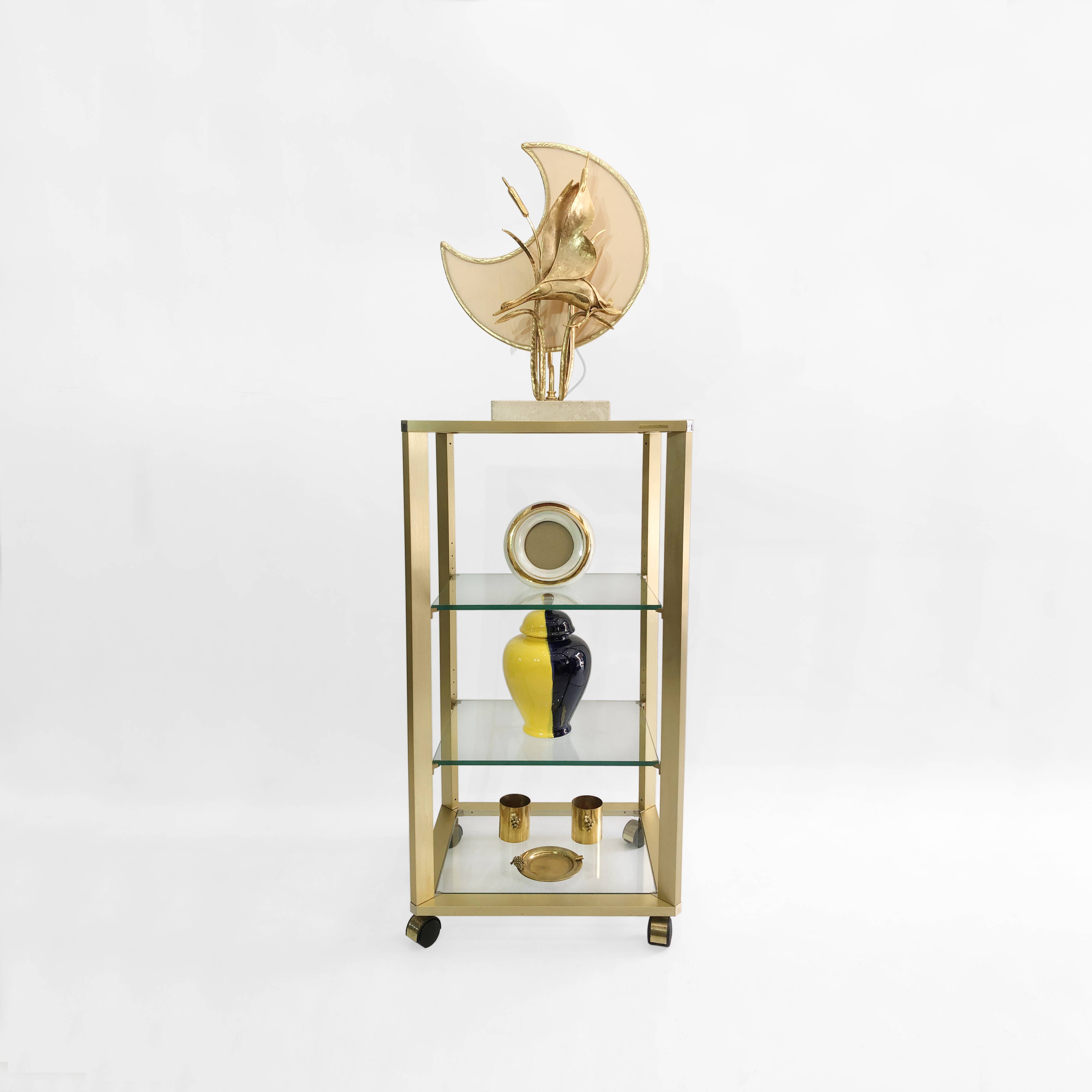 Pierre Vandel Gold étagère On Wheels 1970s Mid Century Hollywood Regency Shelving