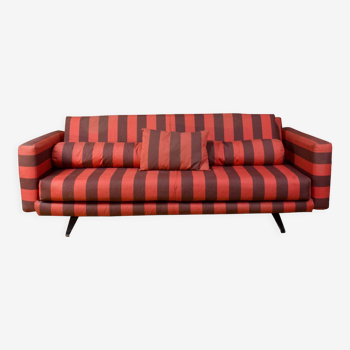 Red and purple fabric sofa from 1970