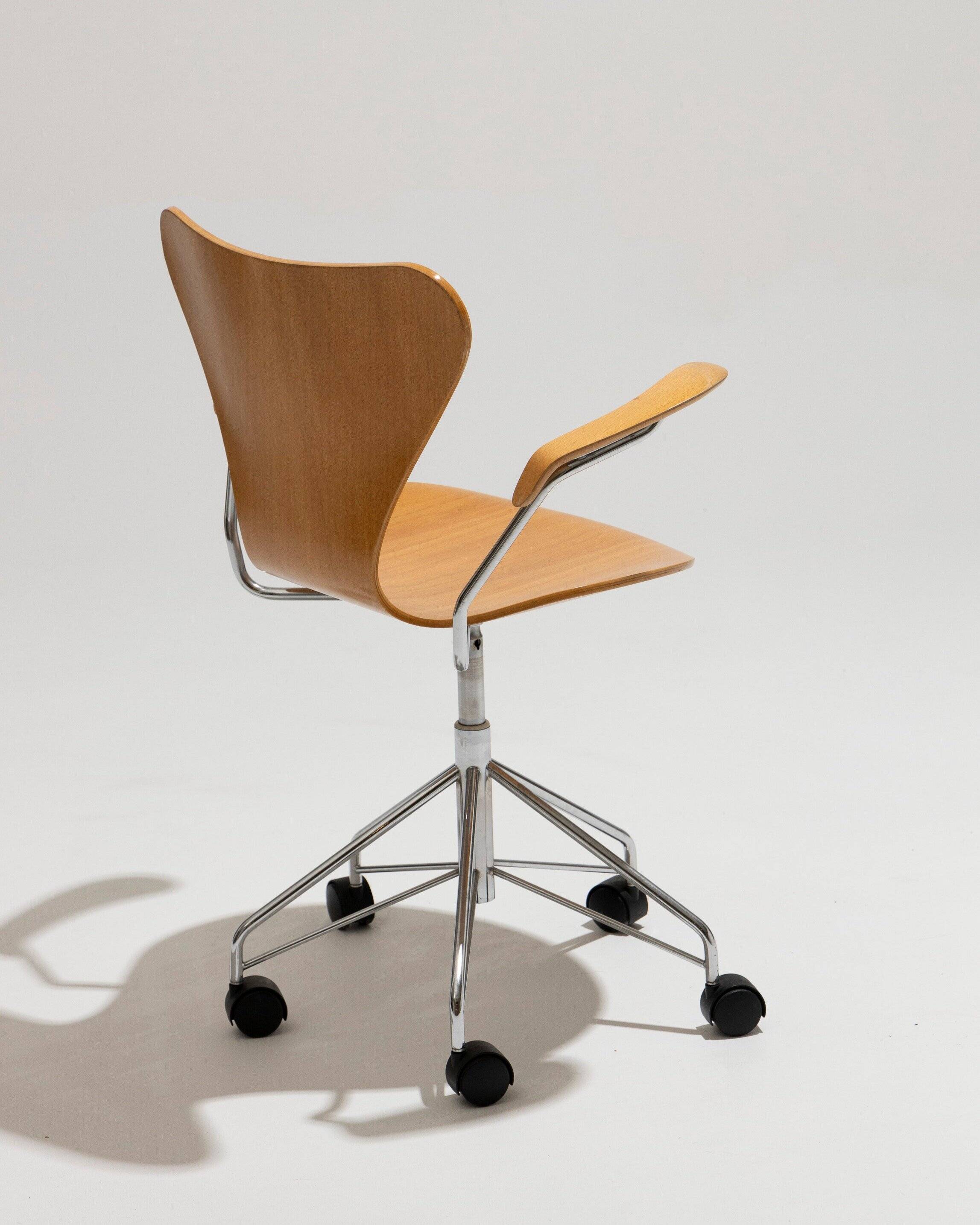 Swivel office chair 3217, Arne Jacobsen, 1960s