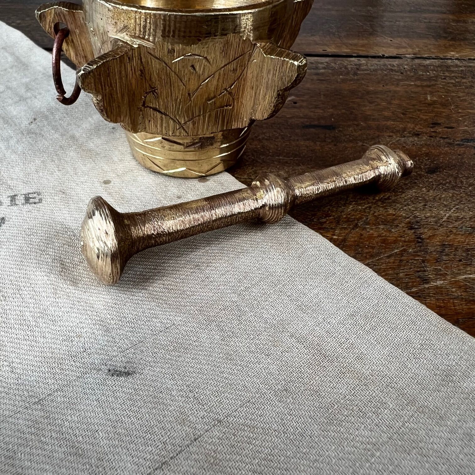 Small bronze mortar with pestle