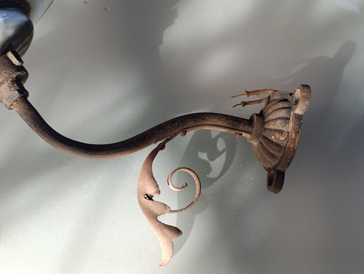 Industrial outdoor wall light