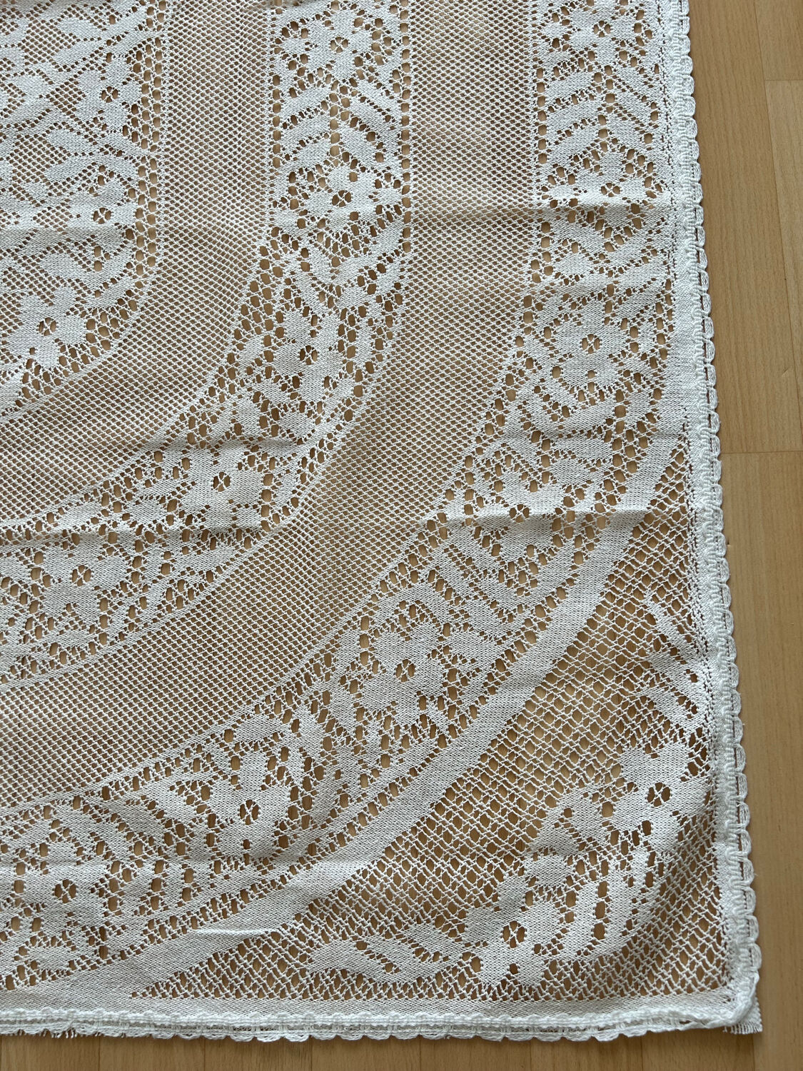 Vintage rectangular tablecloth with white crochet