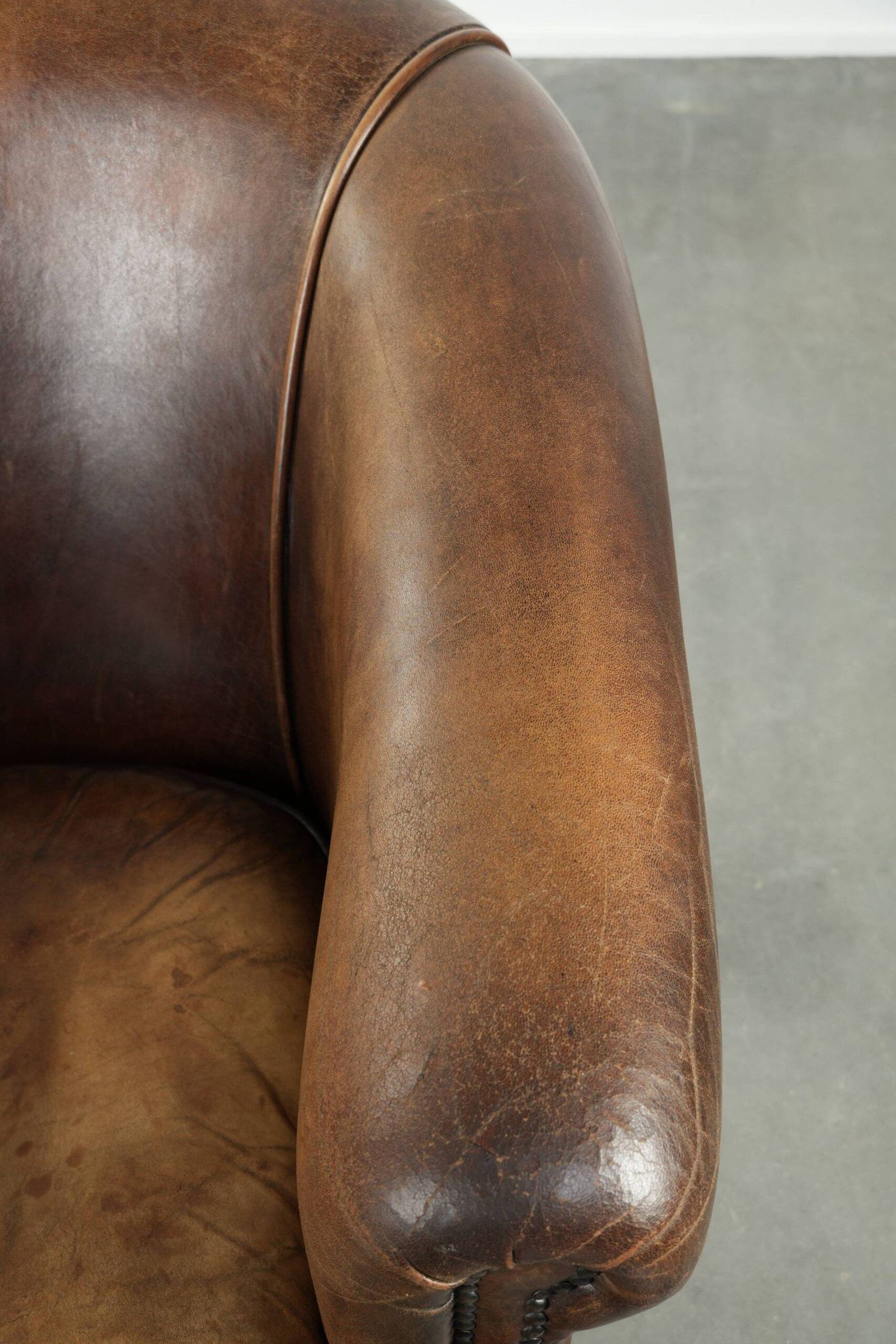 Fauteuil club en cuir de mouton vintage