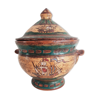 Vintage covered pot with boat décor