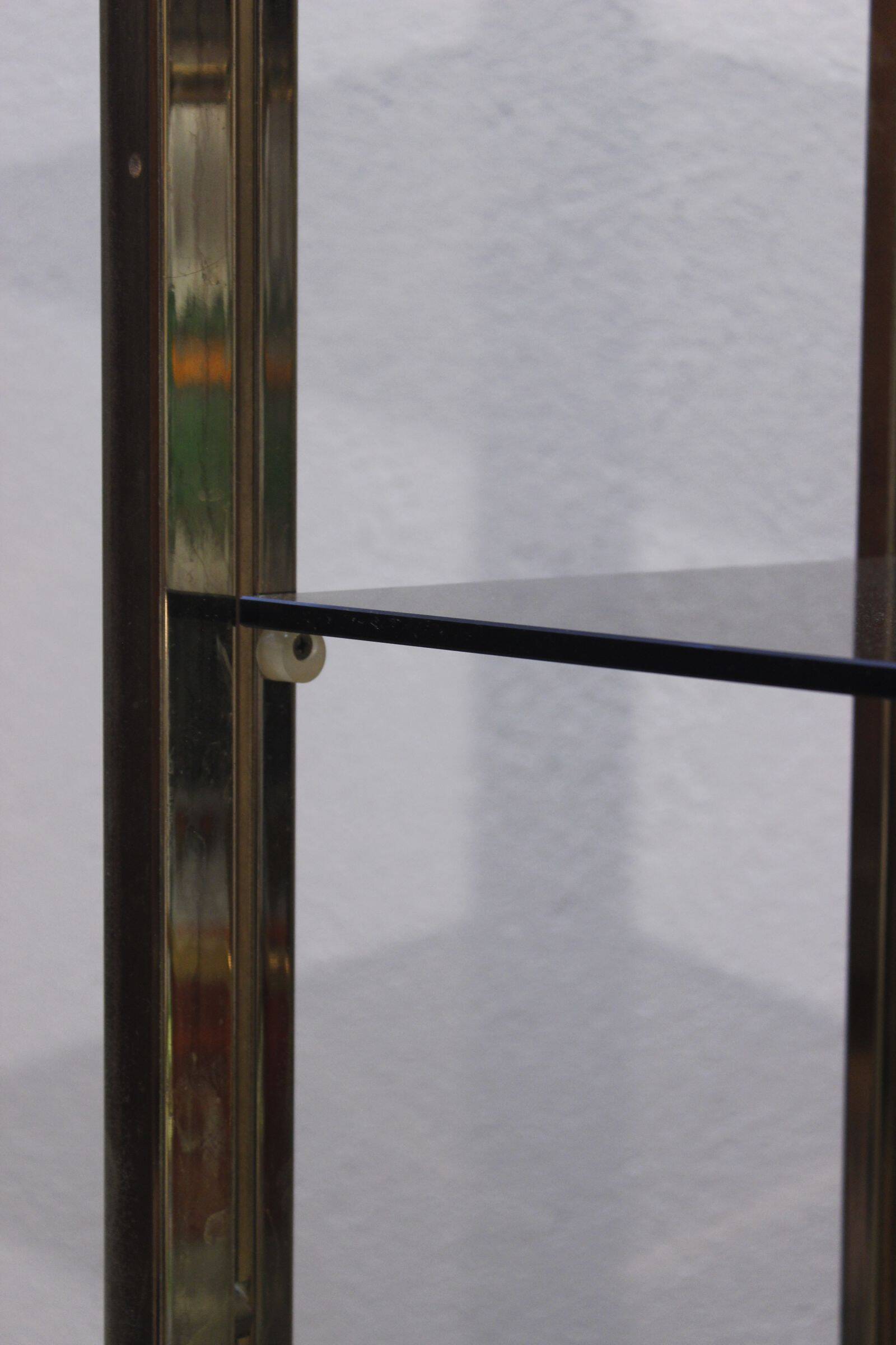 Post-modern shelf in gilded brass, Italy 1970s