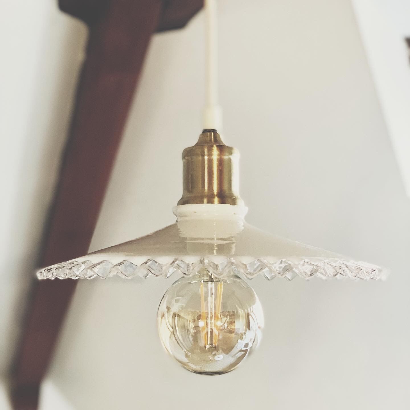 Opaline suspension