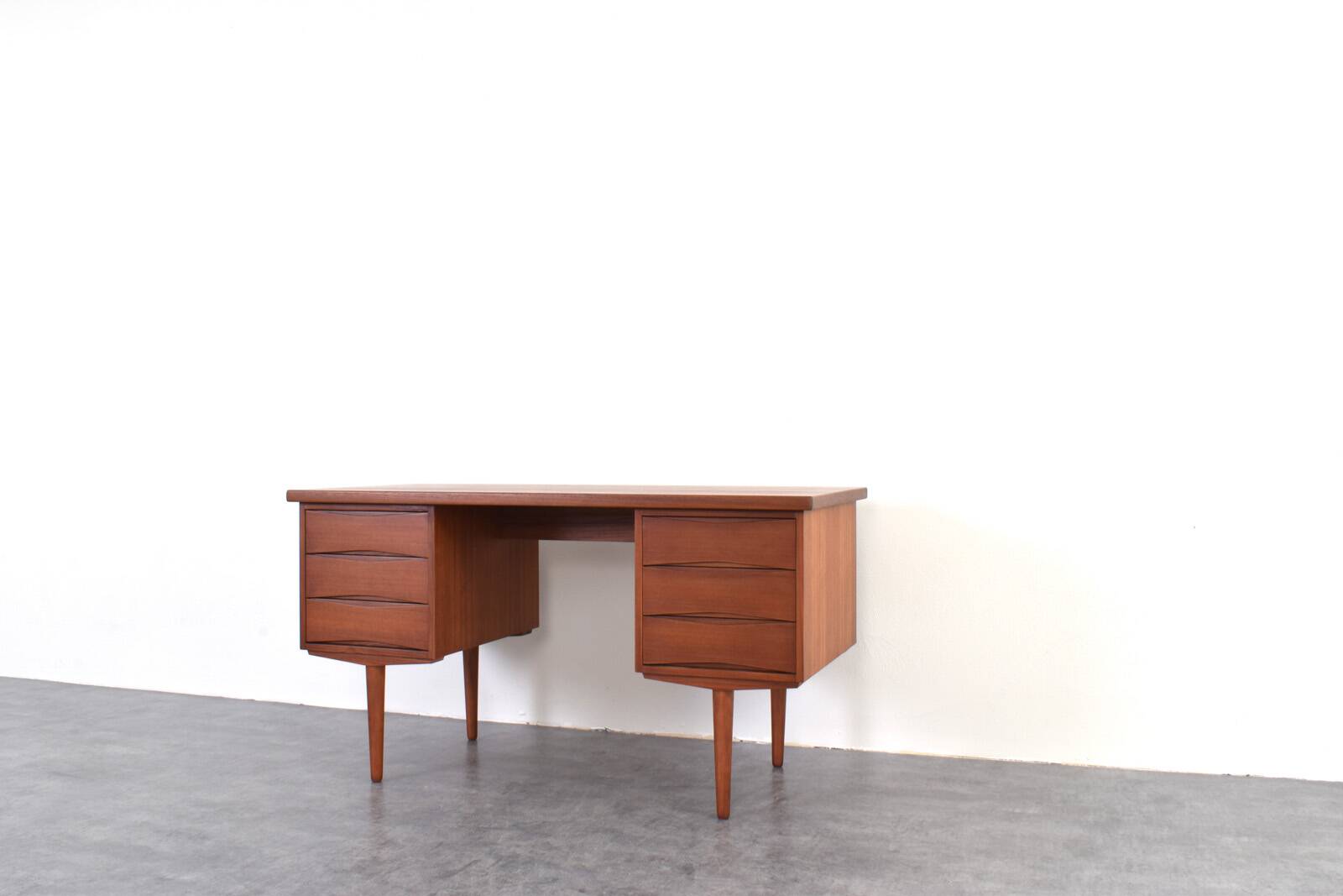 Mid-Century Teak Desk by Fredrik Kayser for Skeie Møbler, 1960s.
