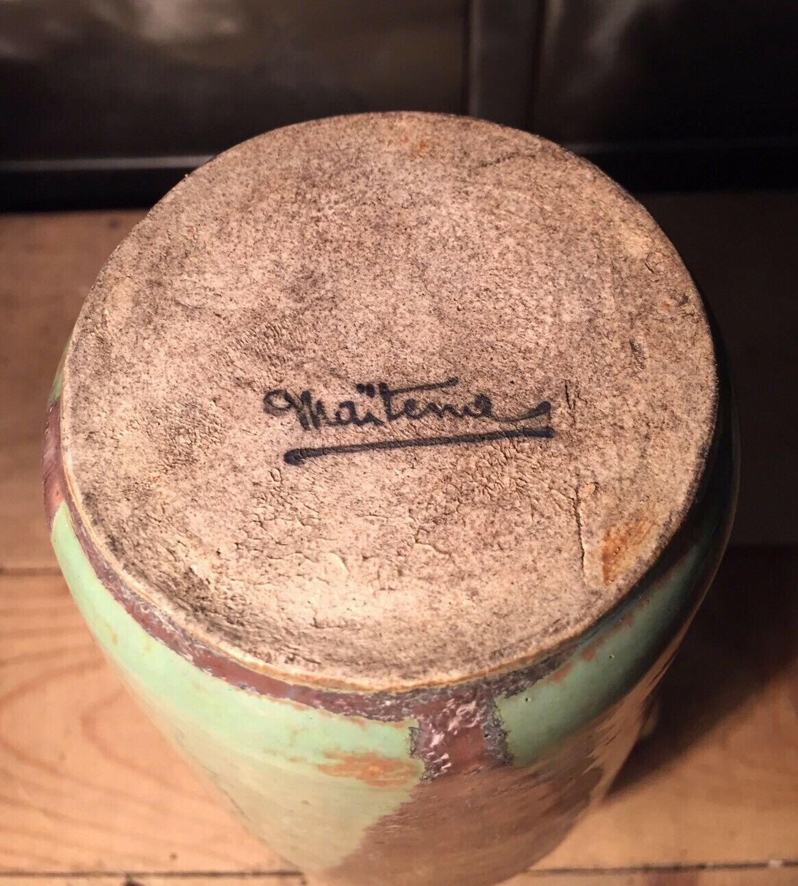 Sandstone vase of Pont-des-Vernes signed Maïténa