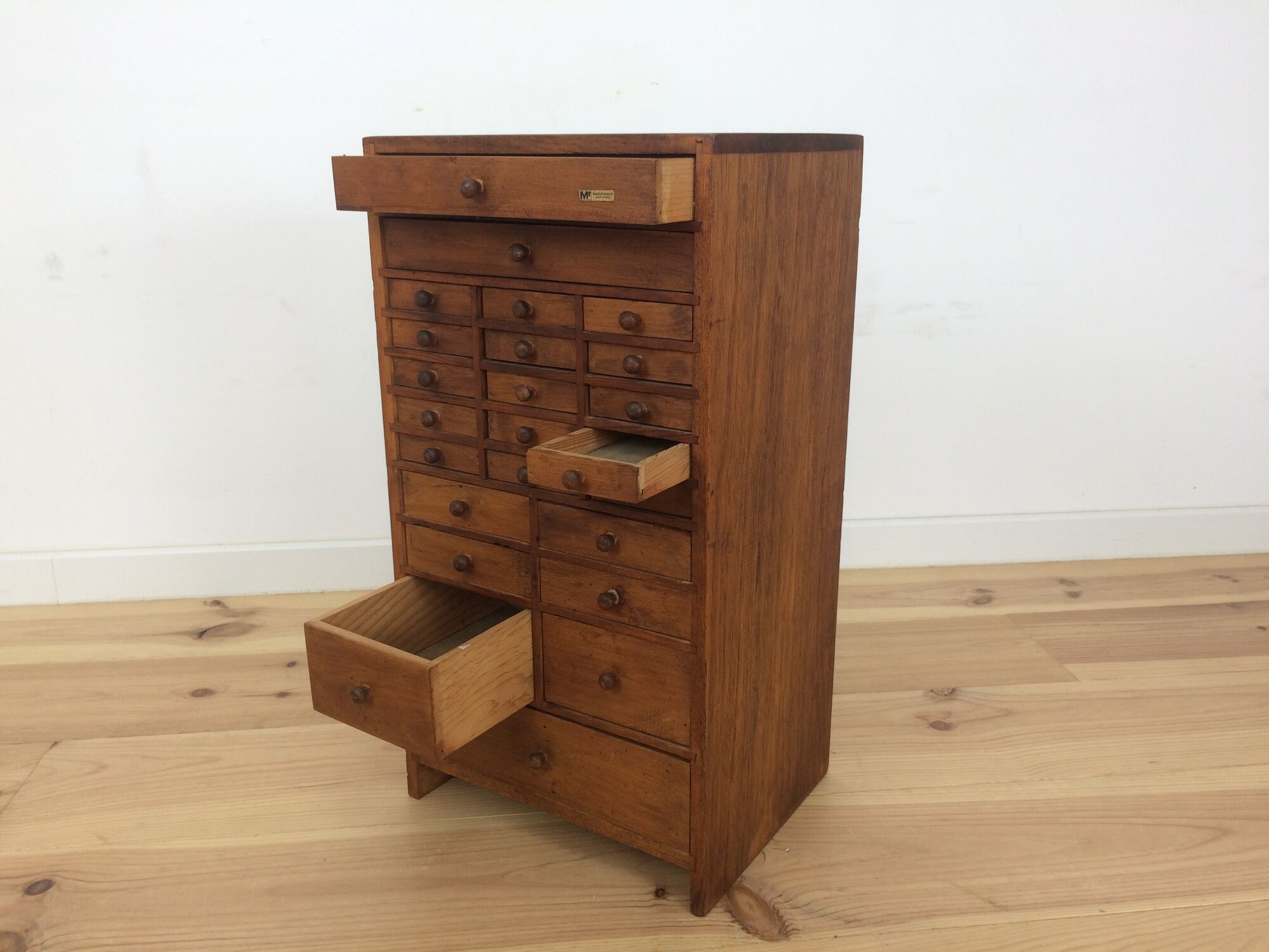 Watchmaking furniture, Manu France layette with drawers