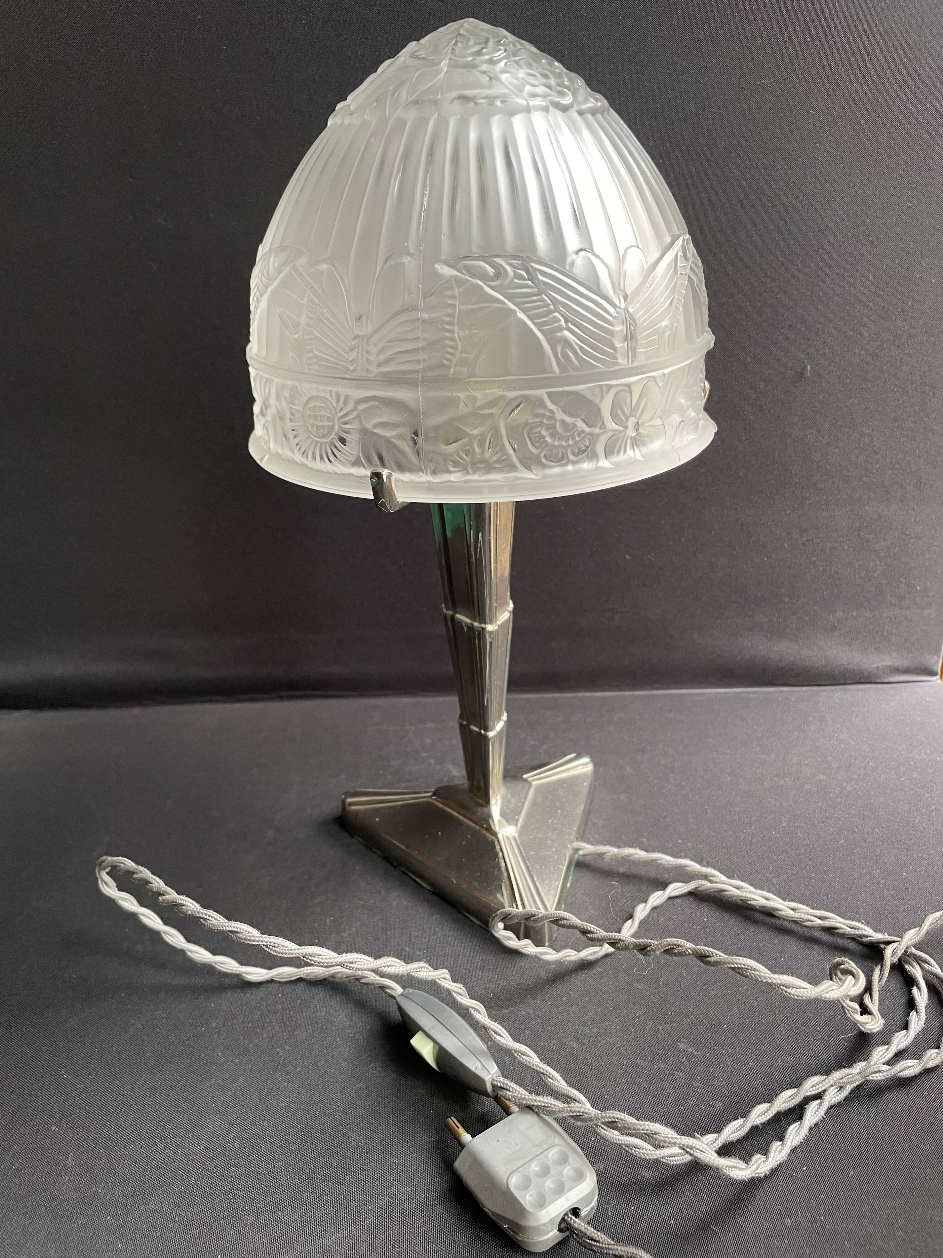 Art Deco table lamp – Chromed metal and molded pressed glass – Attributed to Création Tief