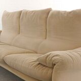 Maralunga 3-seat Sofa in beige by Vico Magistretti for Cassinaa, Italy