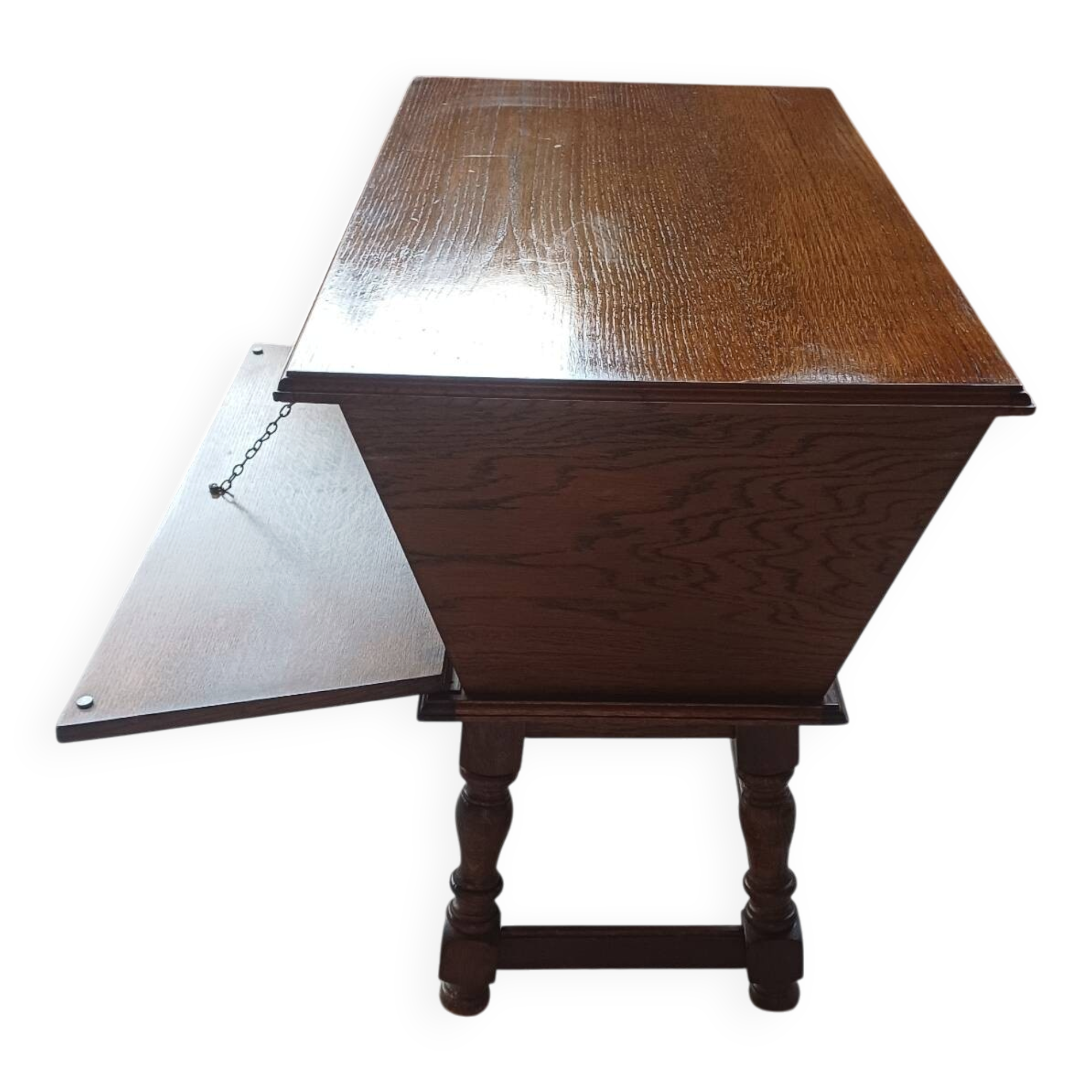 Old-style kneading table - bar - TV