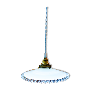 suspension opaline dentellée
