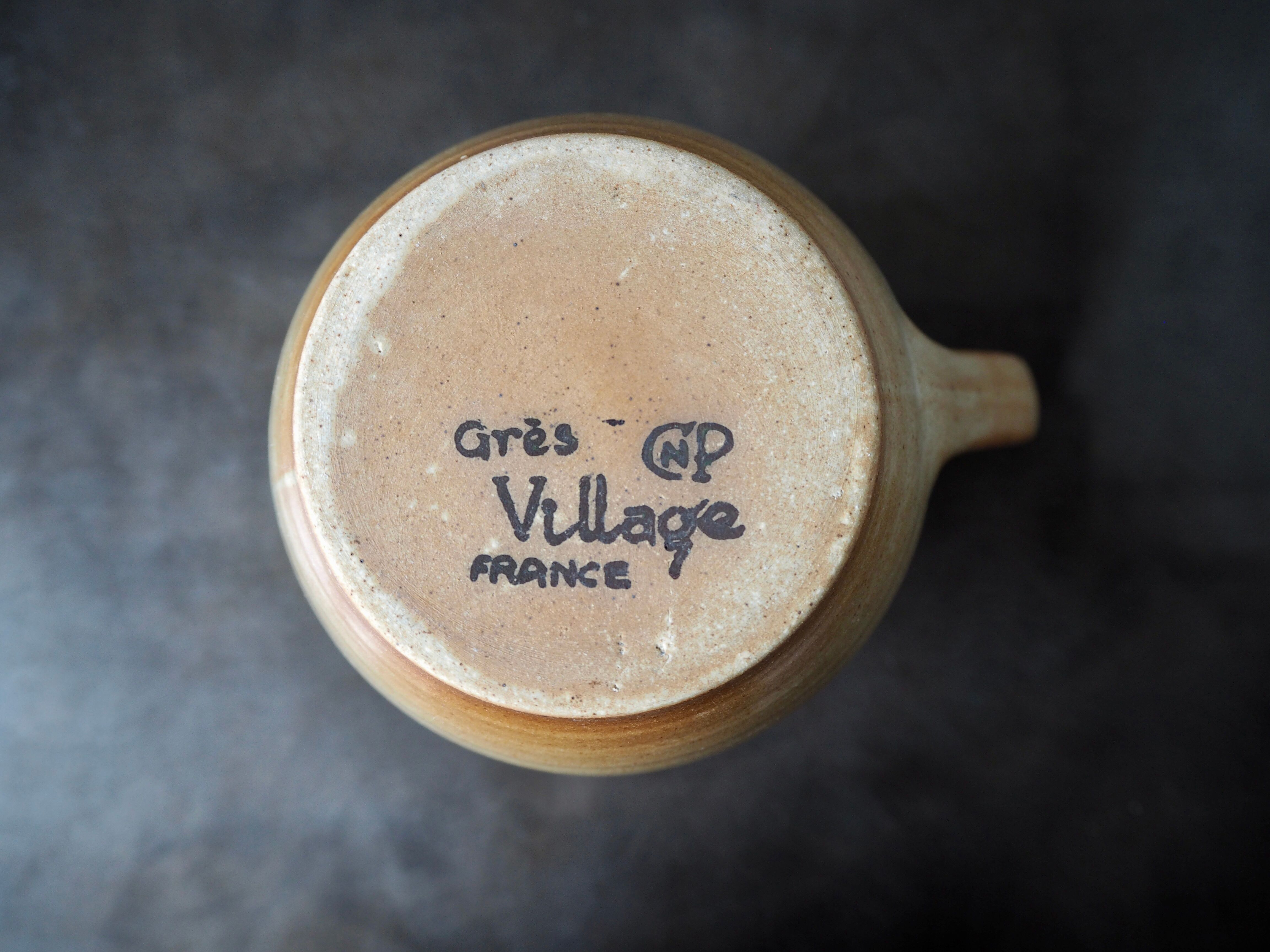 Pitcher in beige sandstone CNP Grès Village