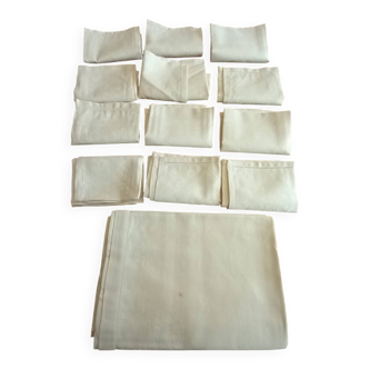 Serviette et nappes brodées damassées