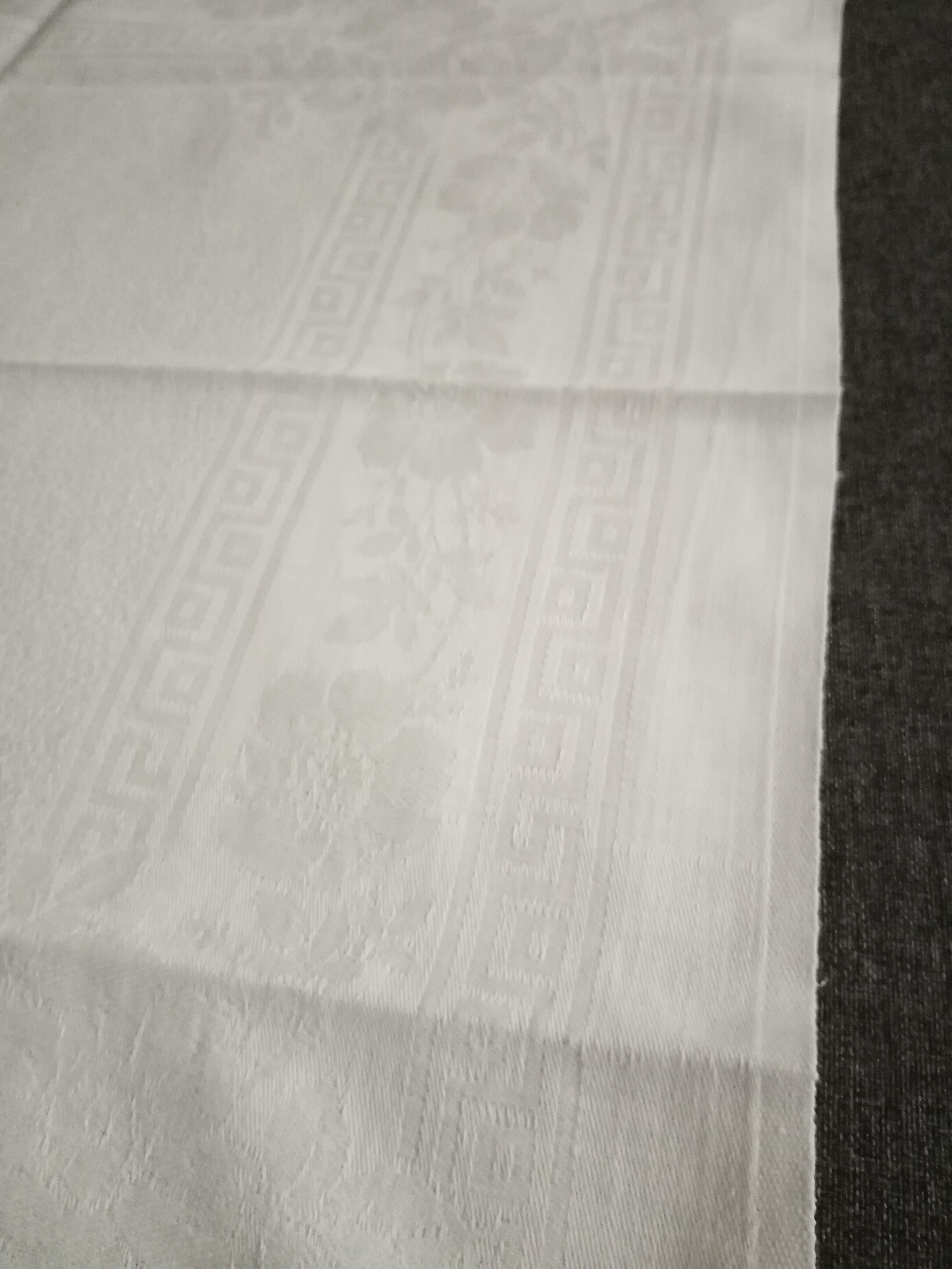 Old damase tablecloth and its 10 towels 230 x 160 cm