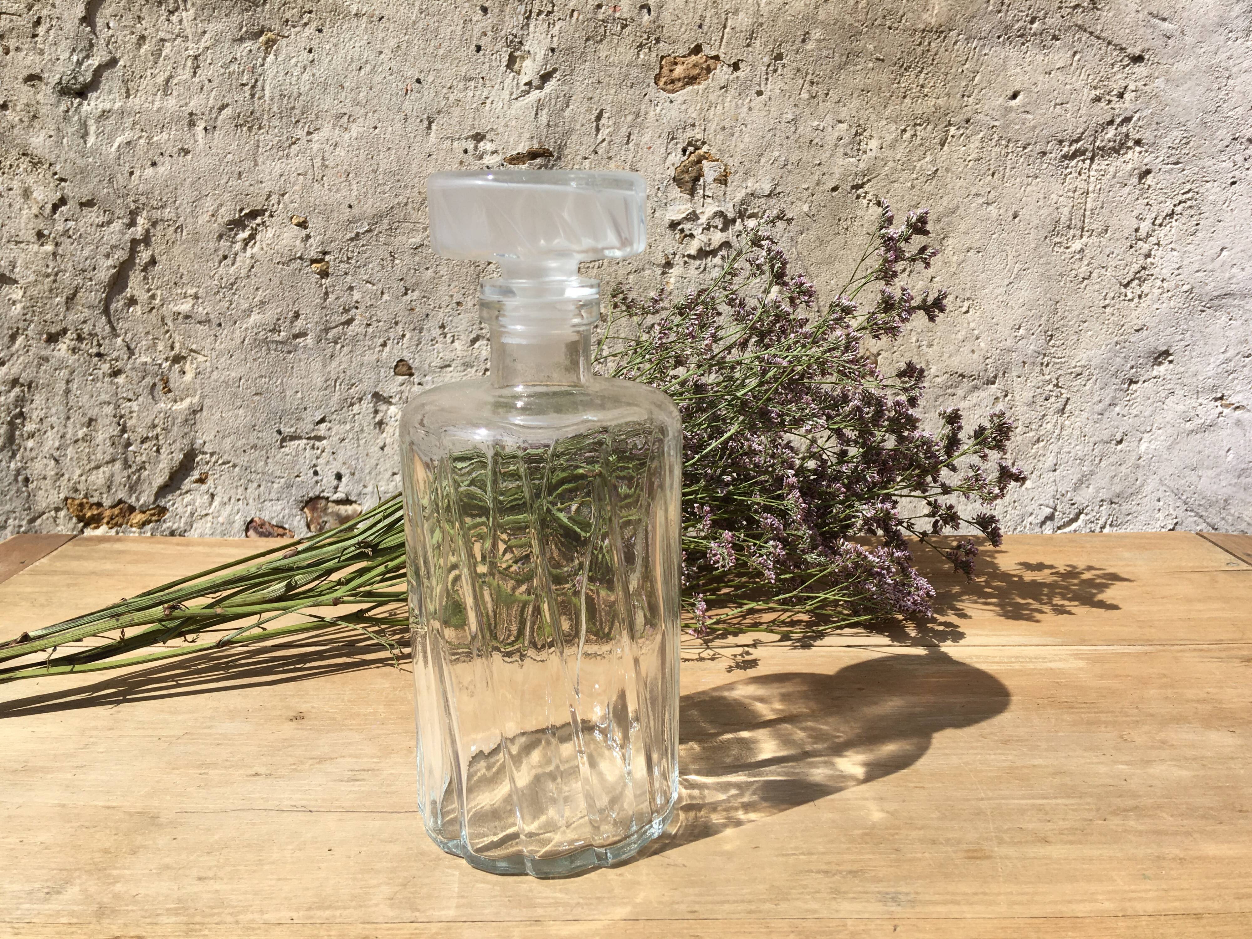 Round whiskey decanter