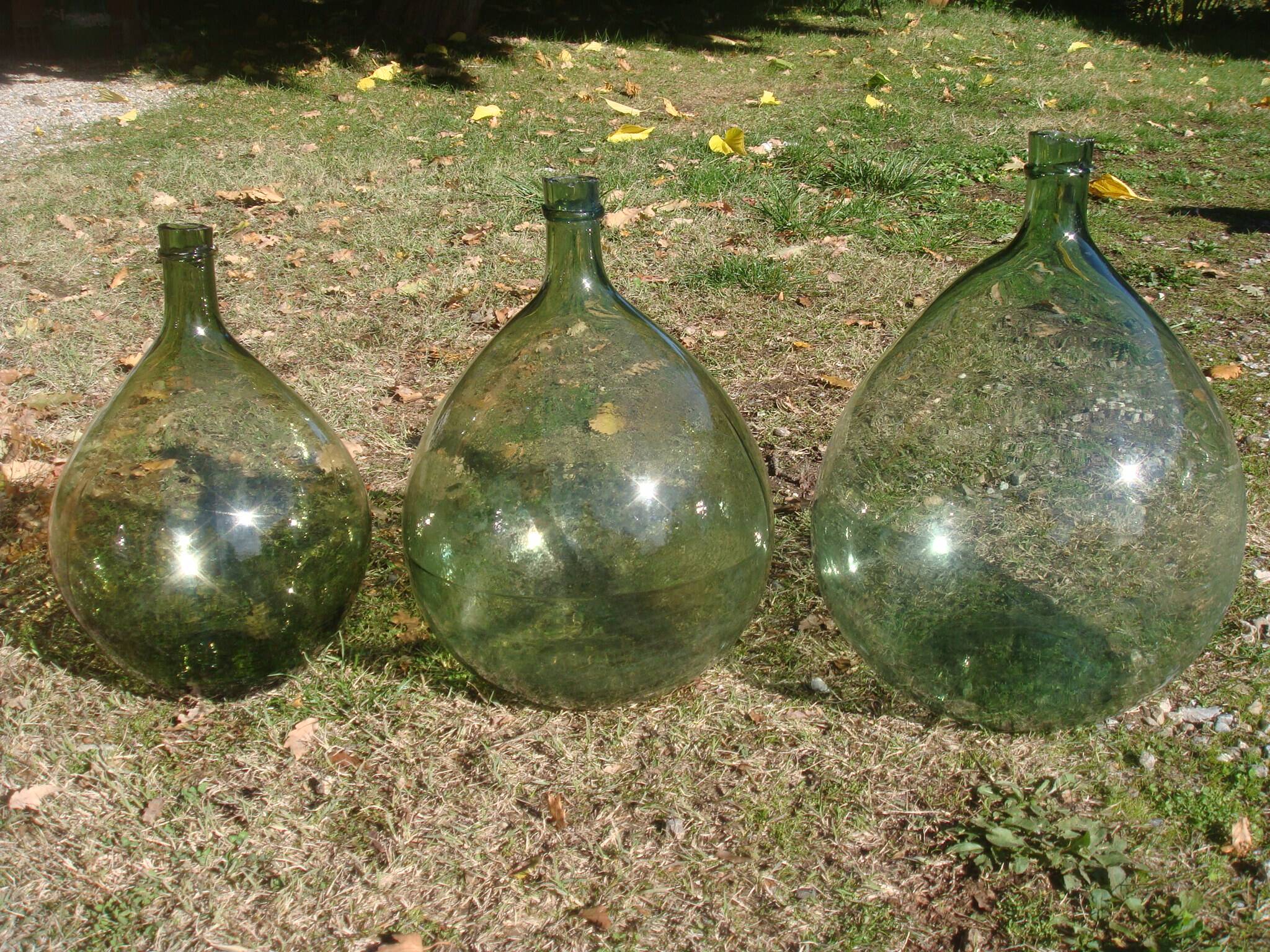 Great demijohn in blown glass
