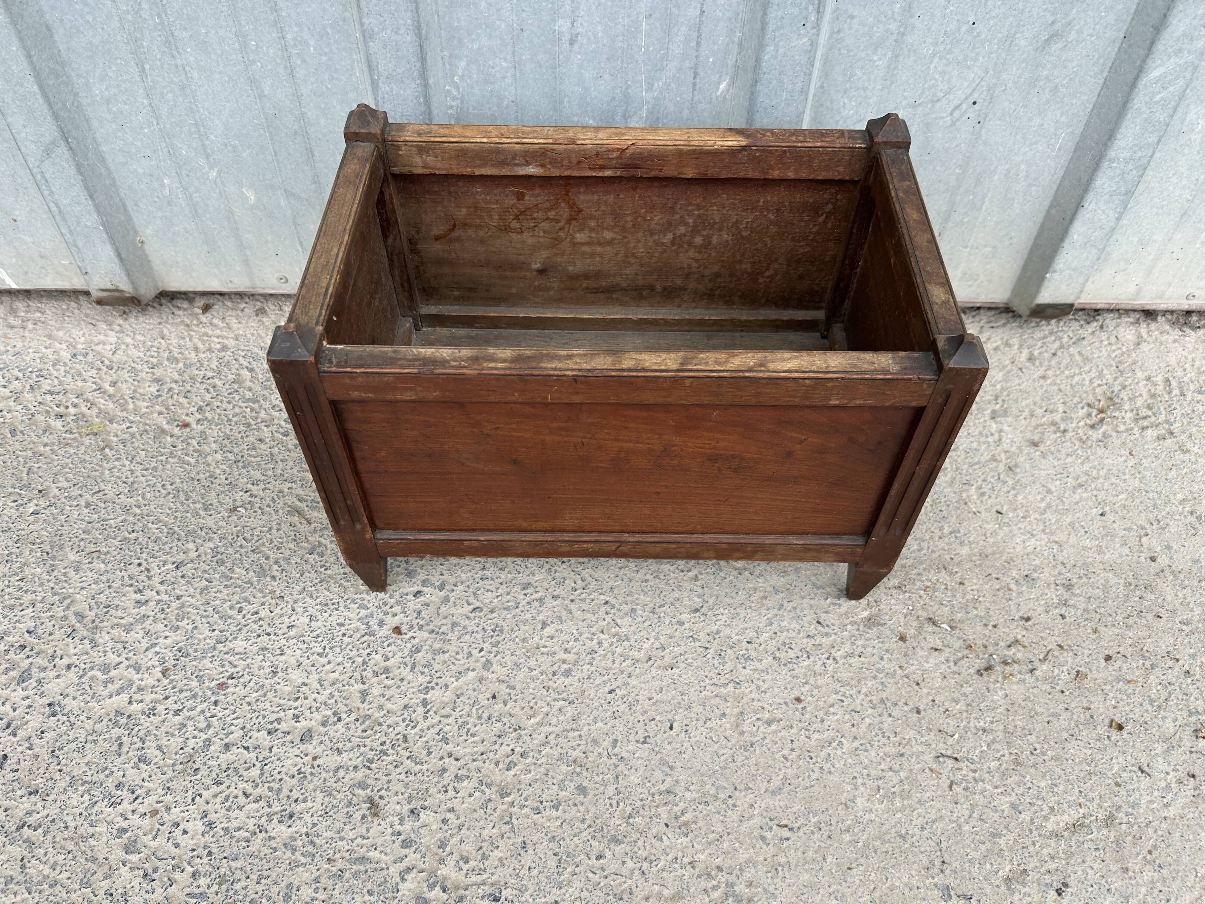 Jardinière en bois ancienne