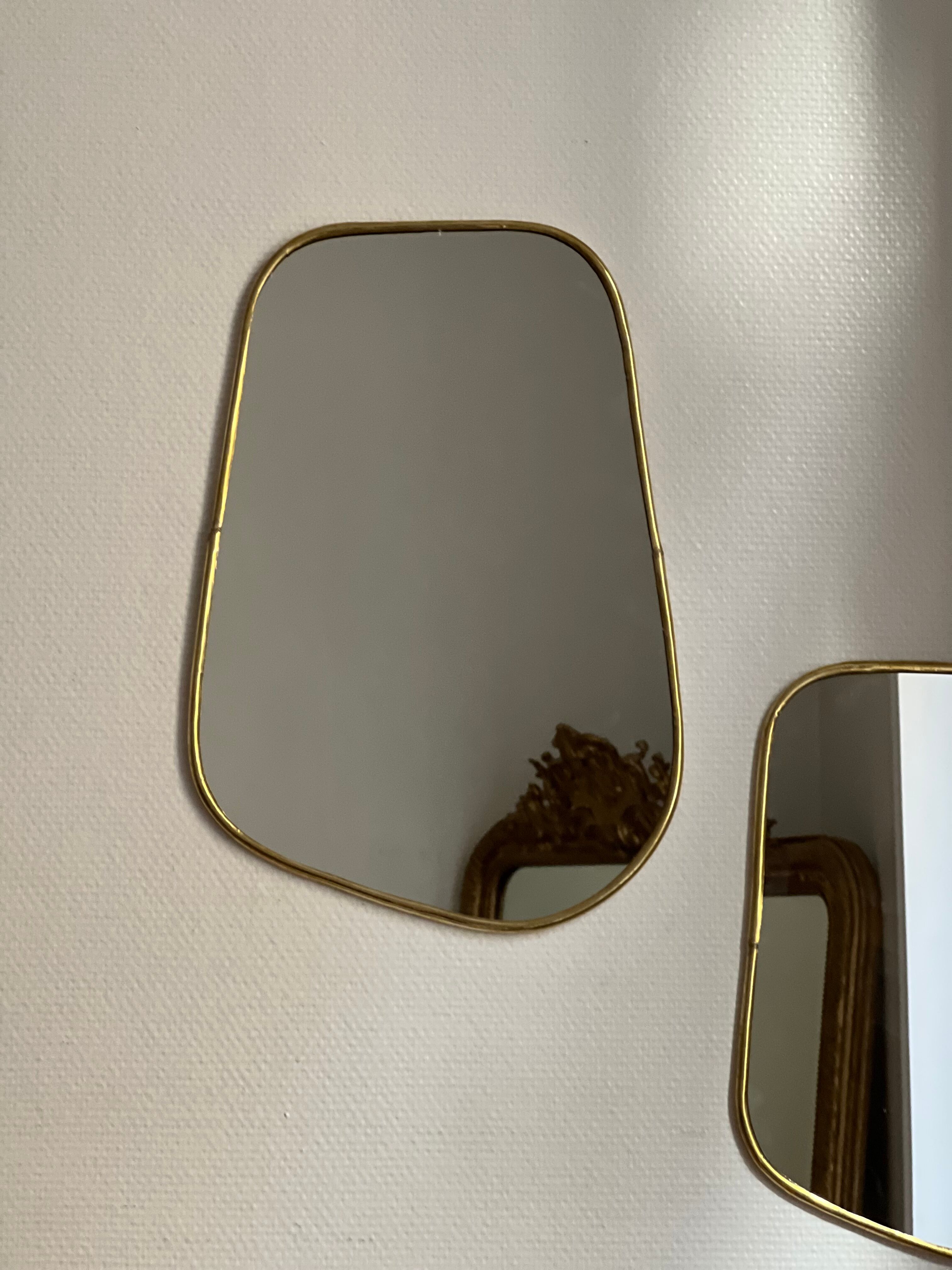 Organic trapeze mirror golden brass 43x40cm