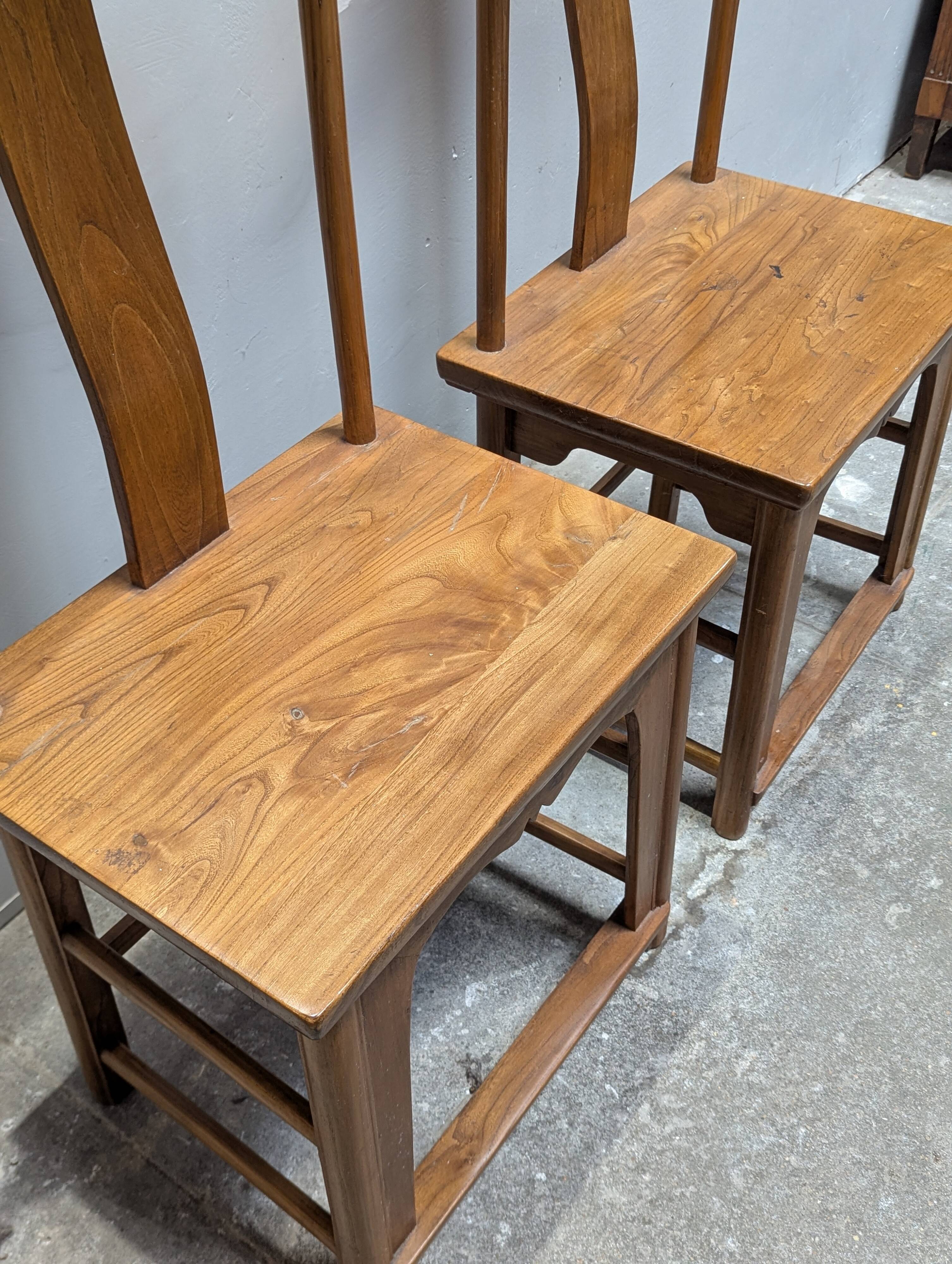 Paire de chaises chinoises en orme