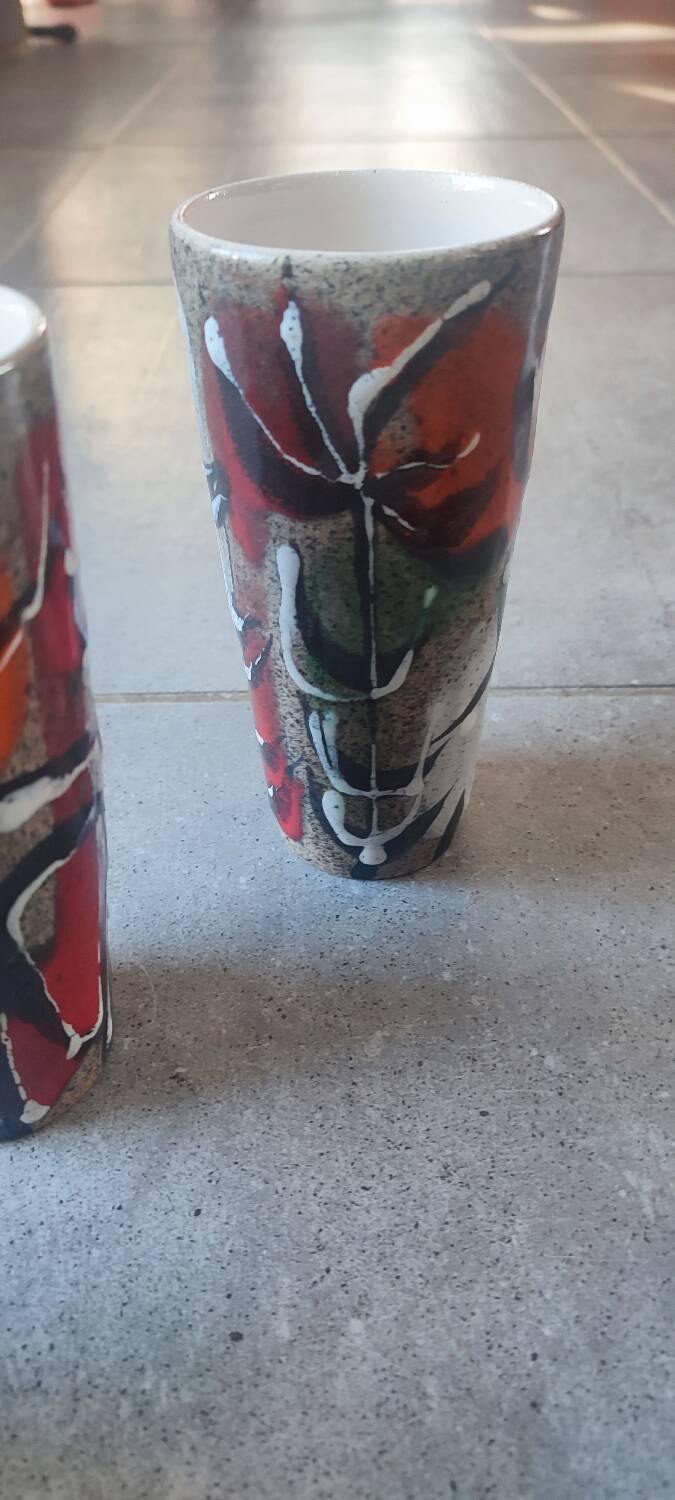 X5 enamelled ceramic mugs with abstract 60s decor