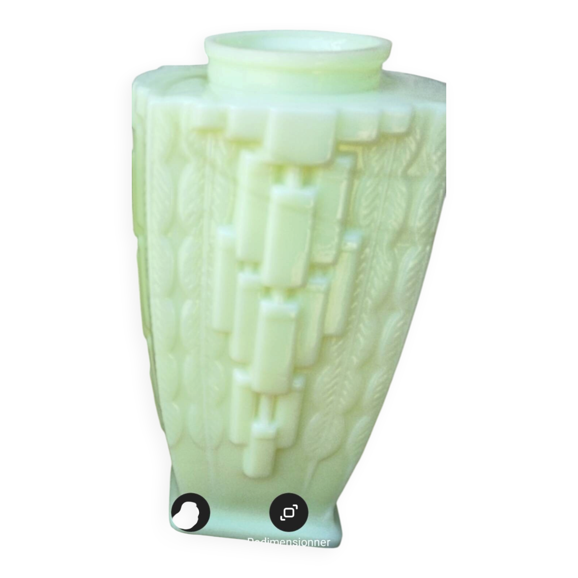 Paire de vases Art Déco en opaline uranifère vers 1930