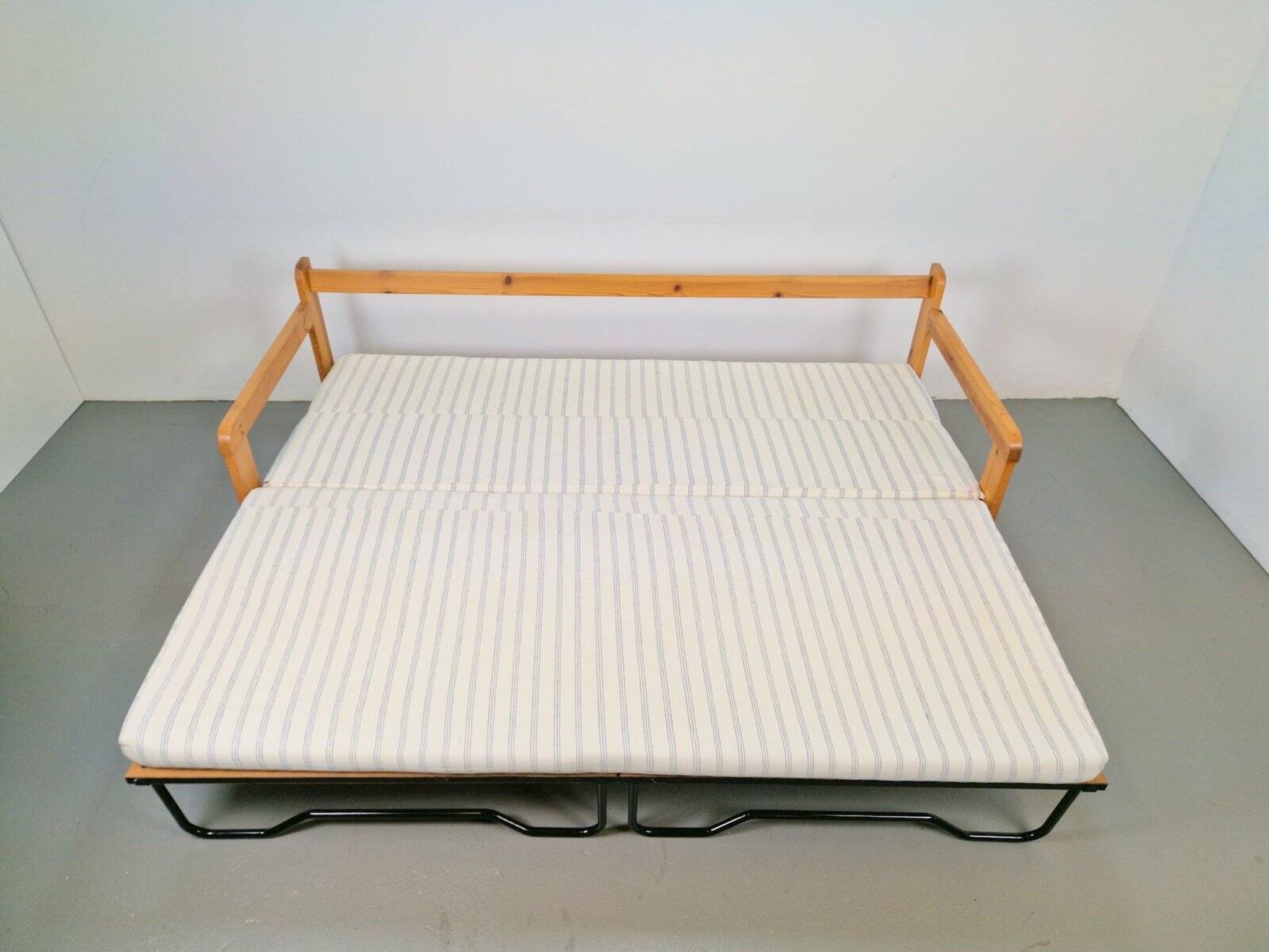 Scandinavian Modern Pine Daybed, 1970s