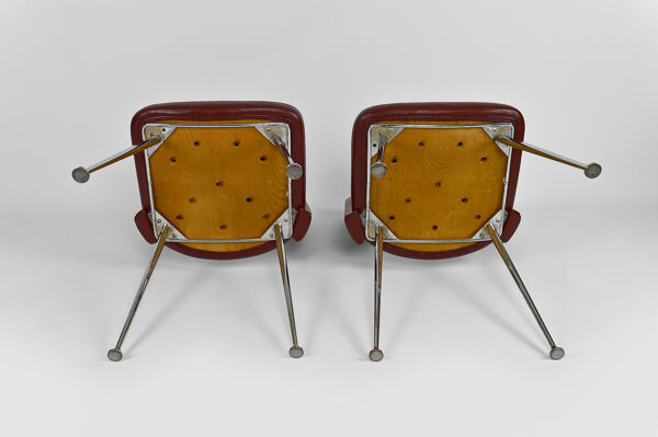 Paire de chaises en chrome et skaï, circa 1960