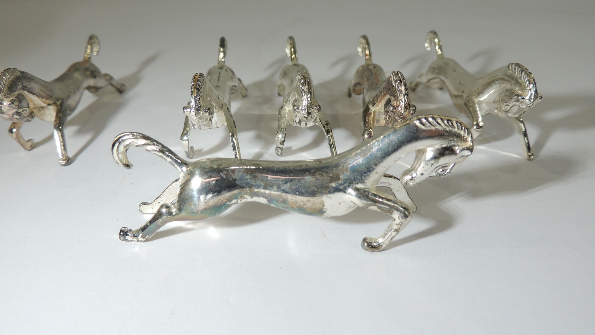 Lot 17 porte couteaux métal /chien /cheveaux/vintage