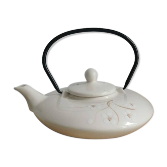 Ceramic teapot