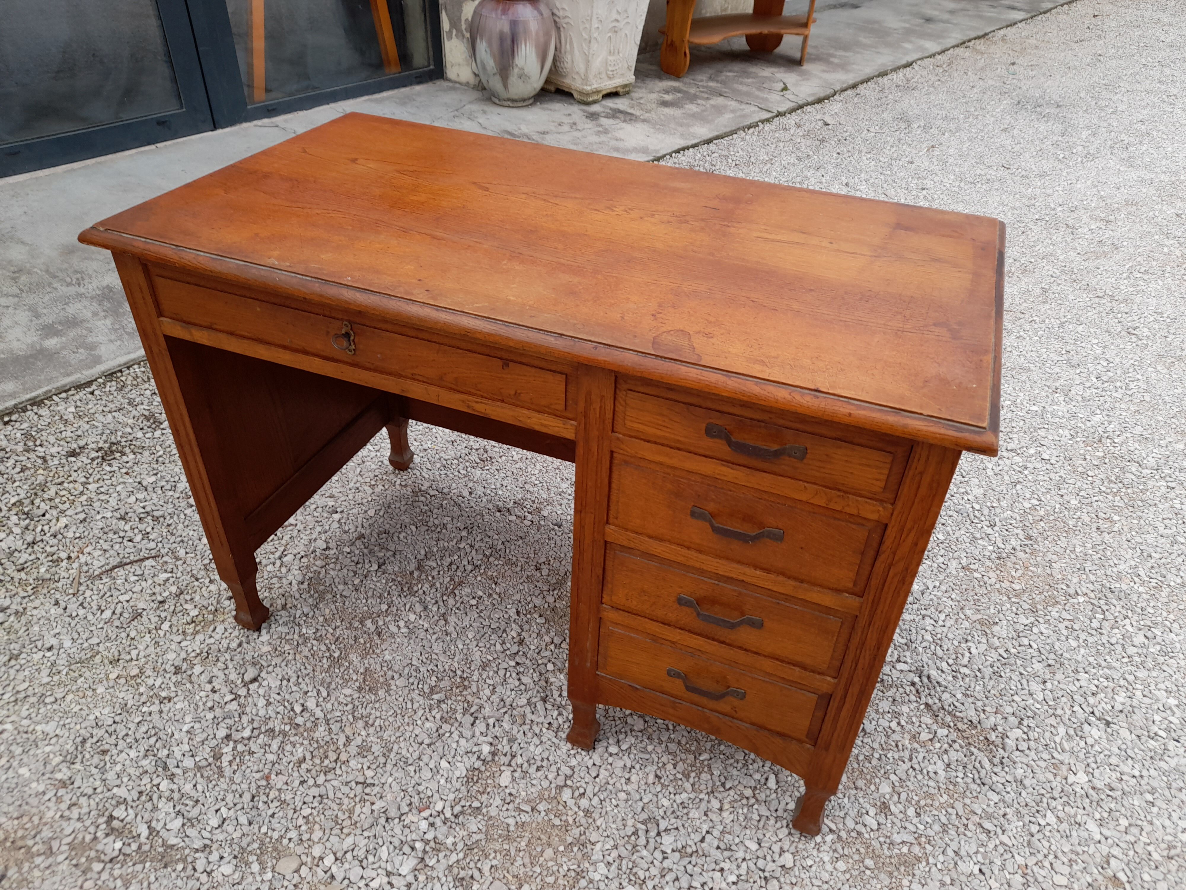 Old oak desk 5 drawers