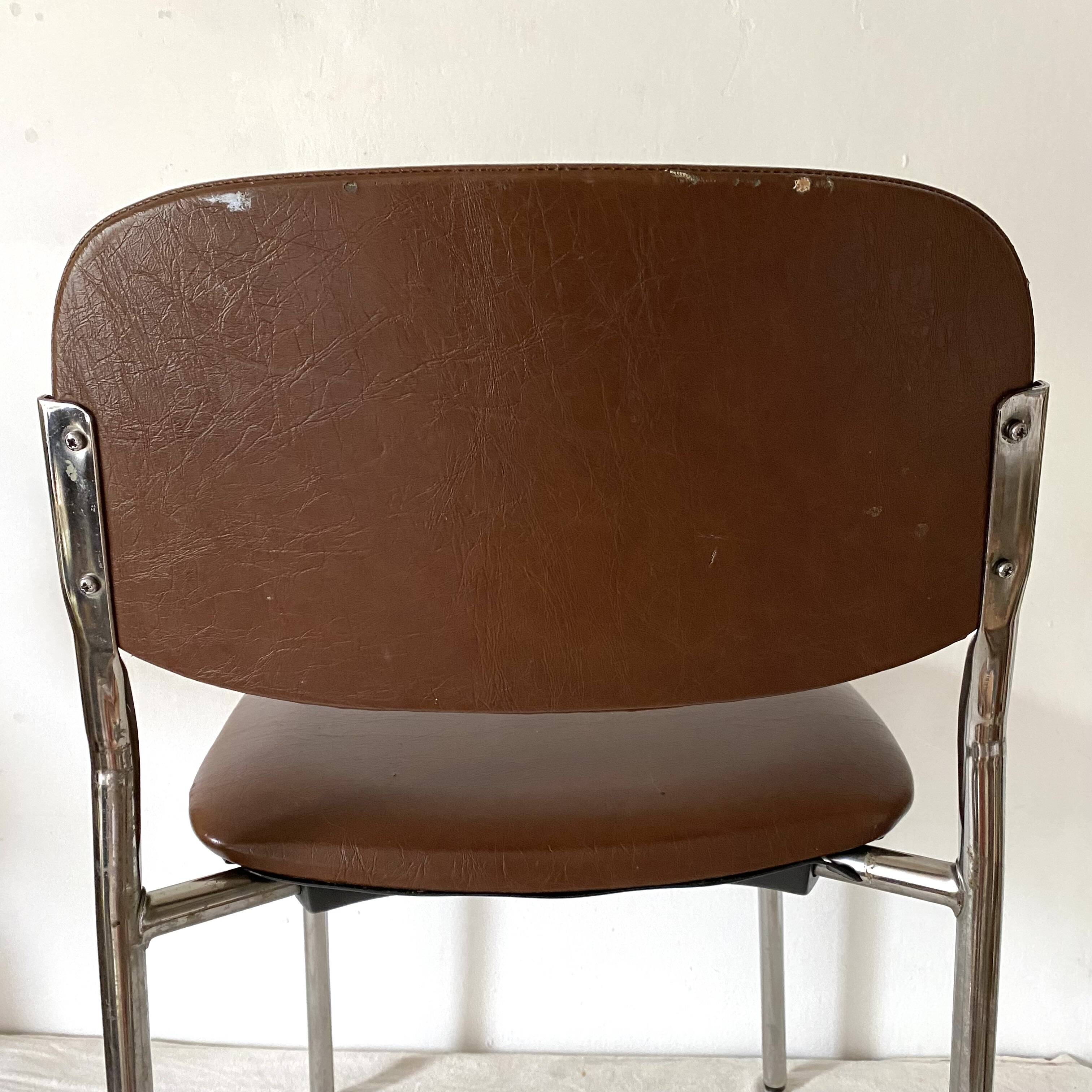 Chaise vintage en chrome et skaï