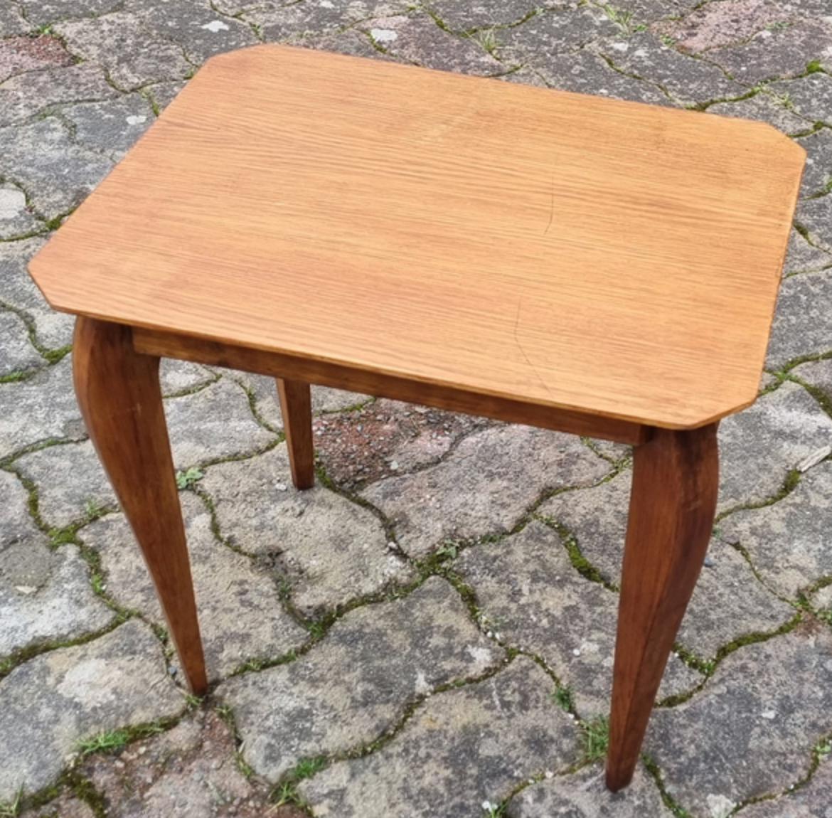 Bout de canapé petite table basse bois blond vintage, années 50