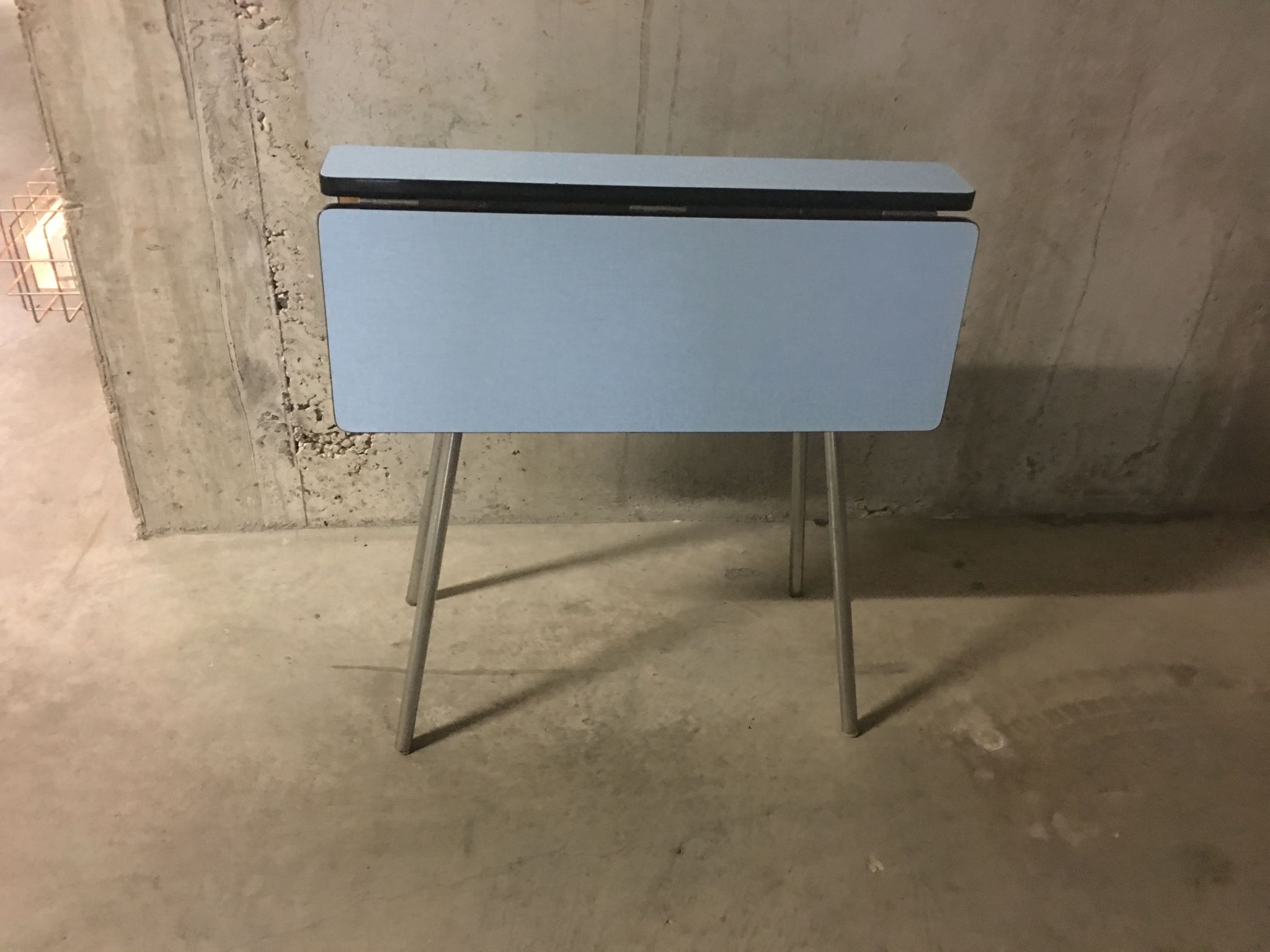 Folding table in 60s formica