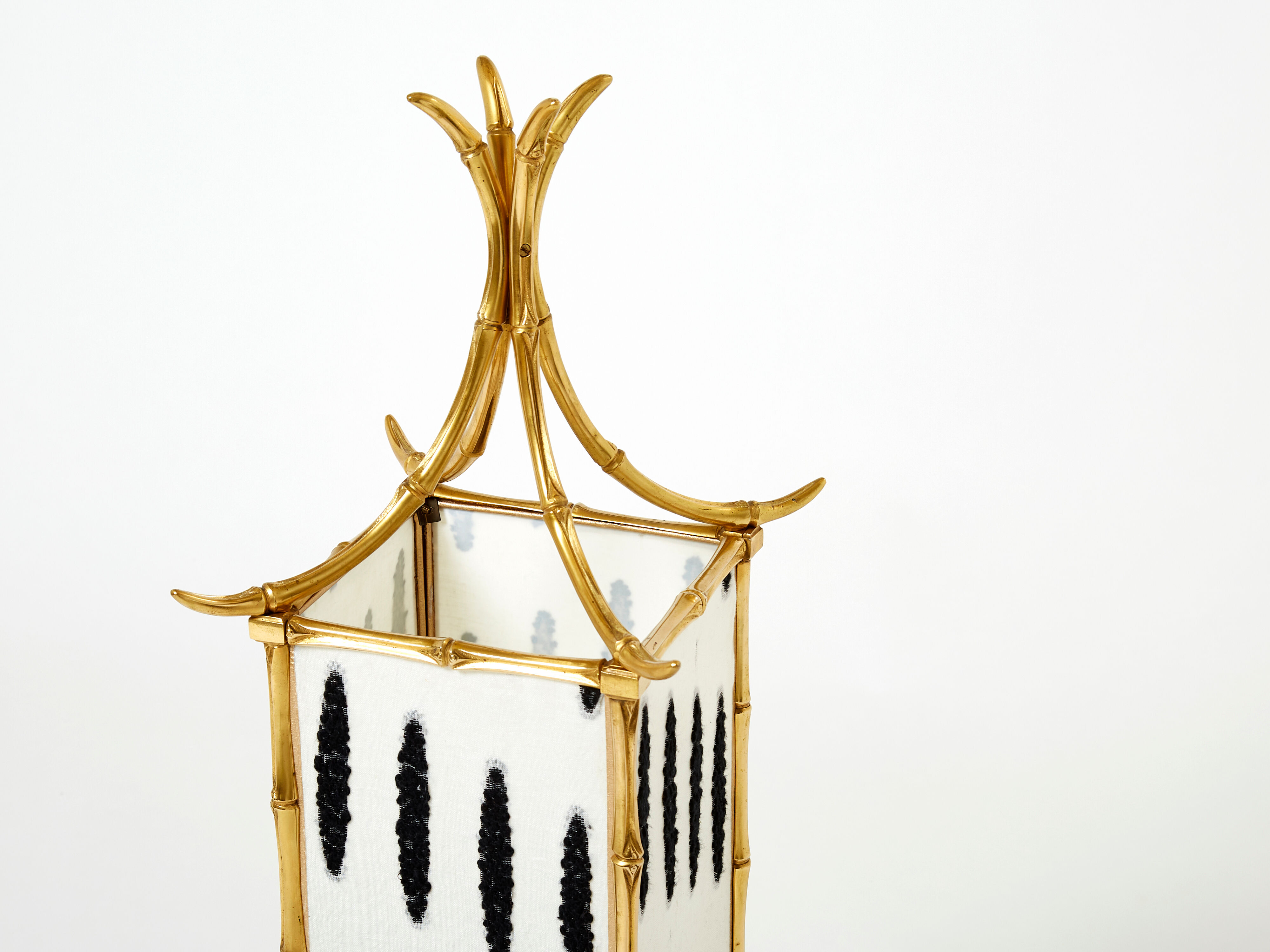 Pair of brass lantern lamps and fabrics from Maison Baguès 1960