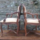 Paire de fauteuils de style Louis XV en noyer
