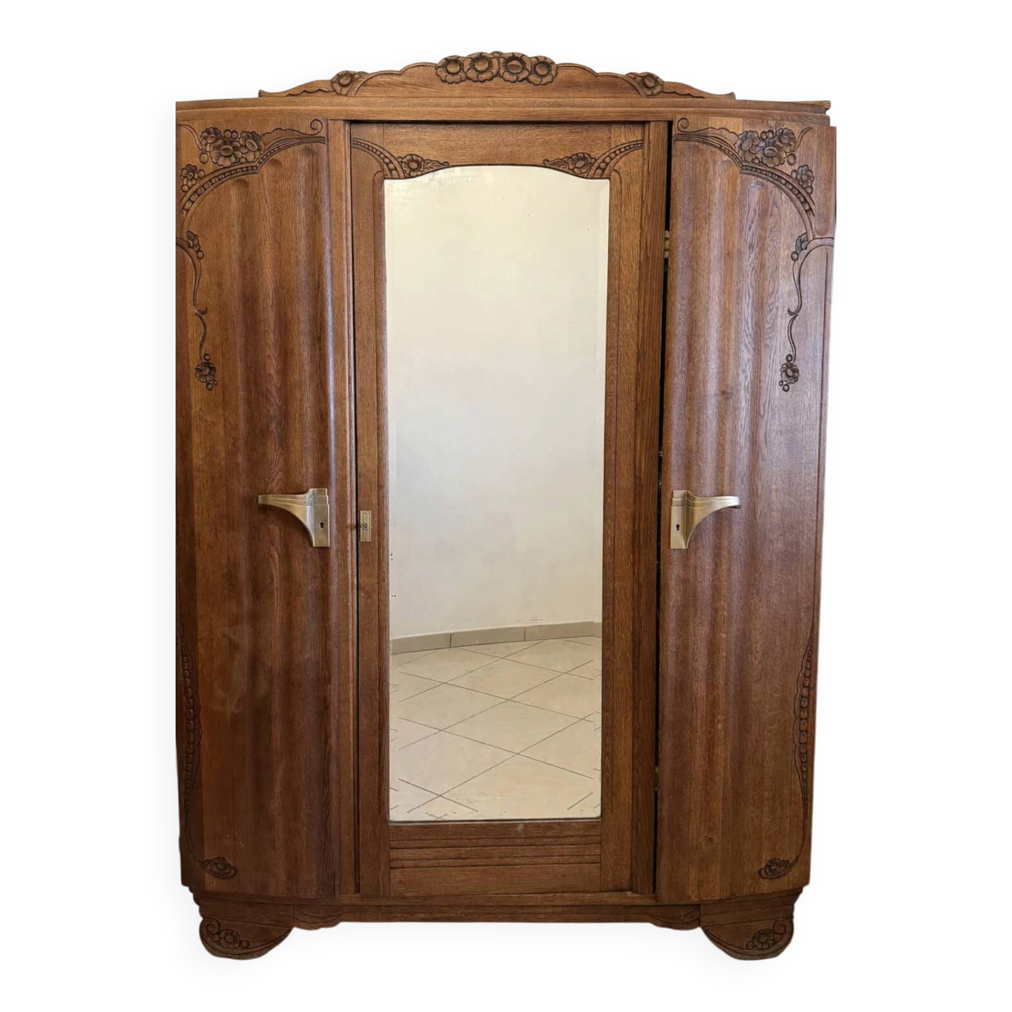 Carved wooden wardrobe – vintage style