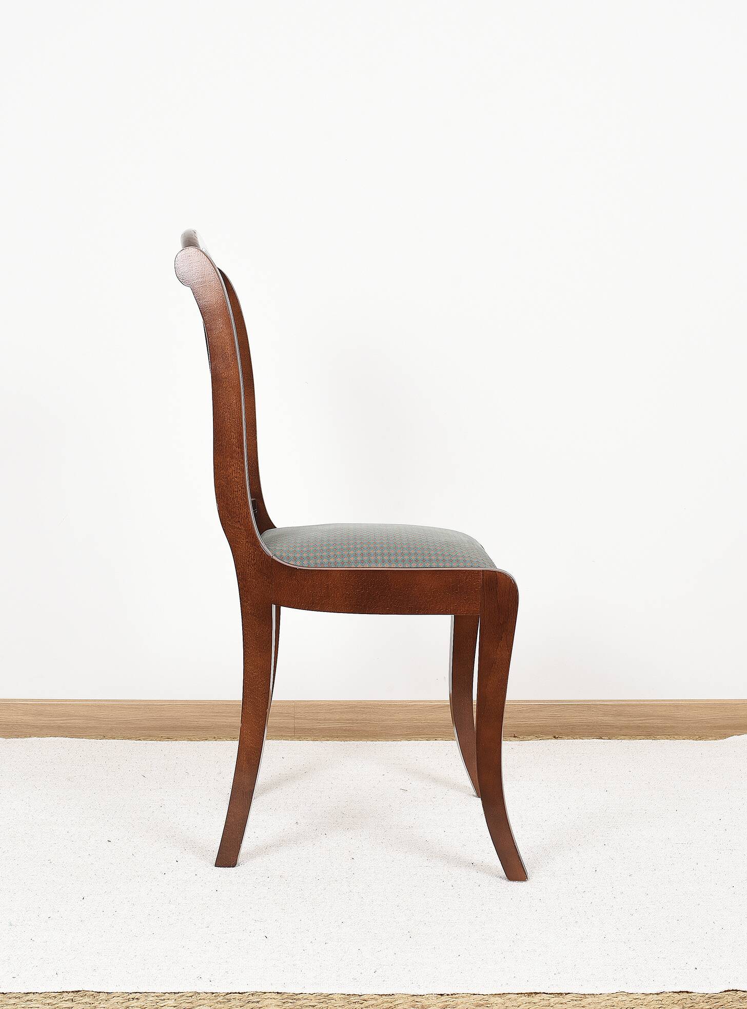 Ensemble de 4 chaises tapissées de style Art Déco pour salle à manger.