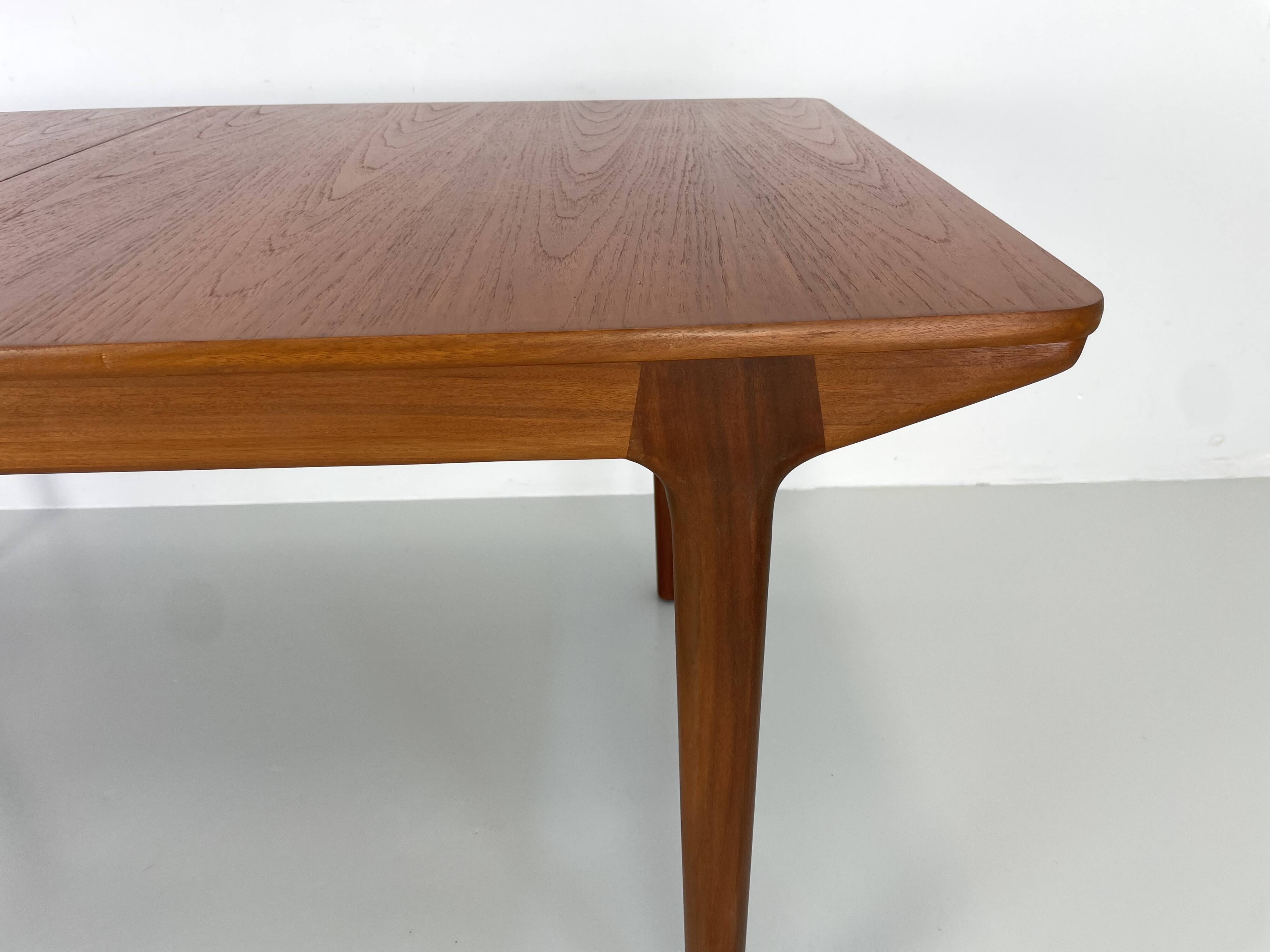 Vintage dining table by McIntosh 1960's