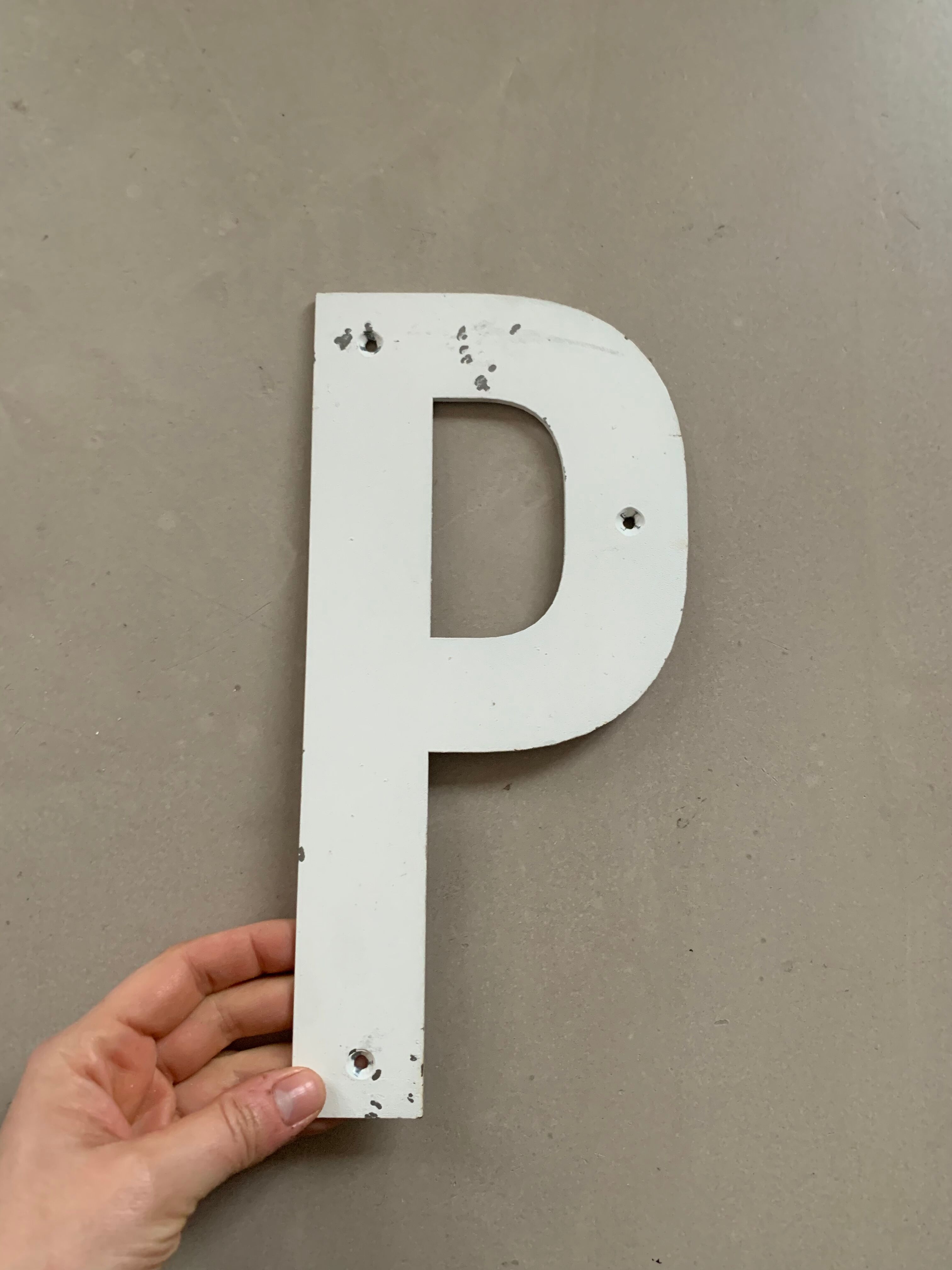 Lettre d’enseigne ancienne P 27cm