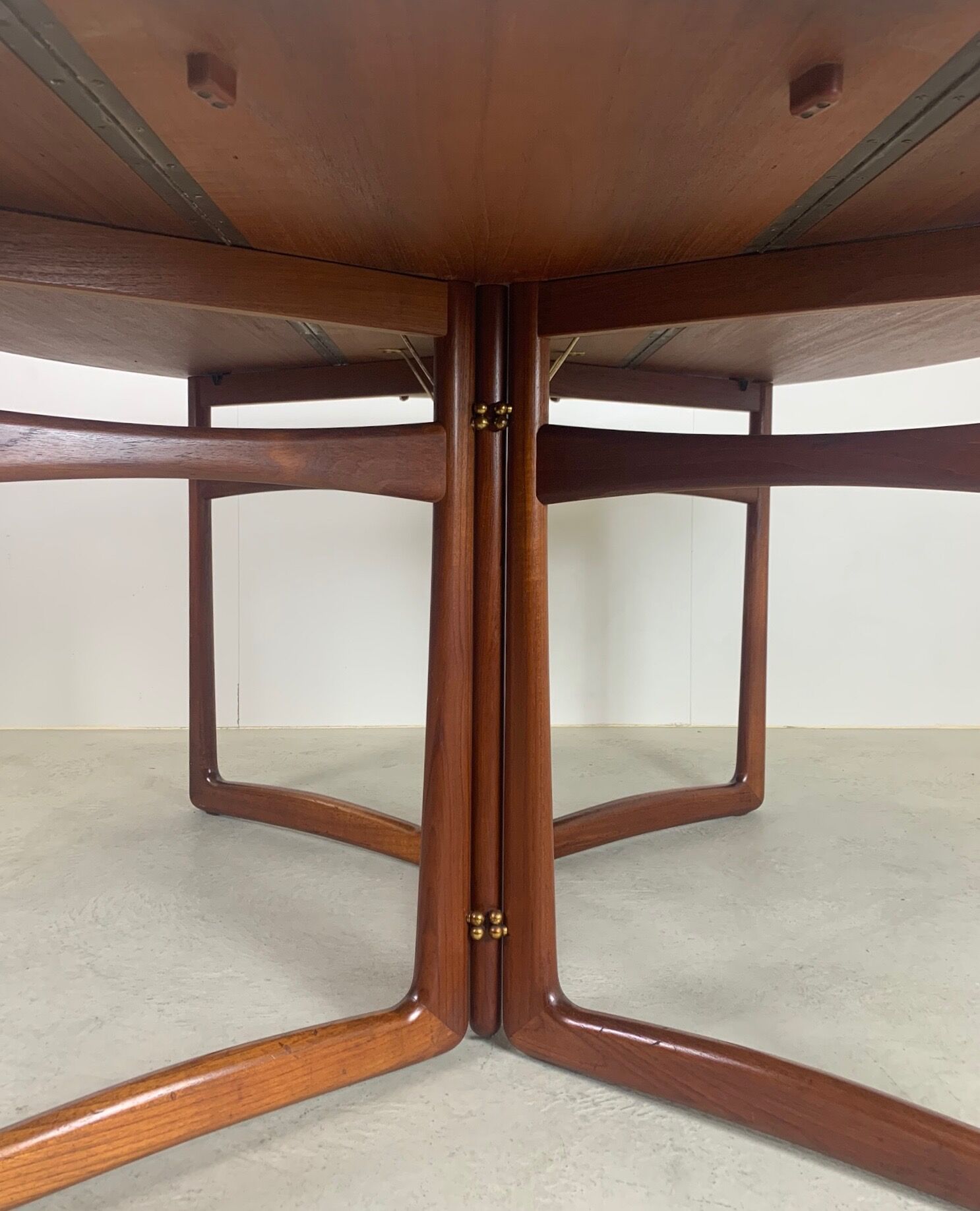Drop leaf dining table model 20/59 by Peter Hvidt & Orla Mølgaard Nielsen, Denmark, 1950s