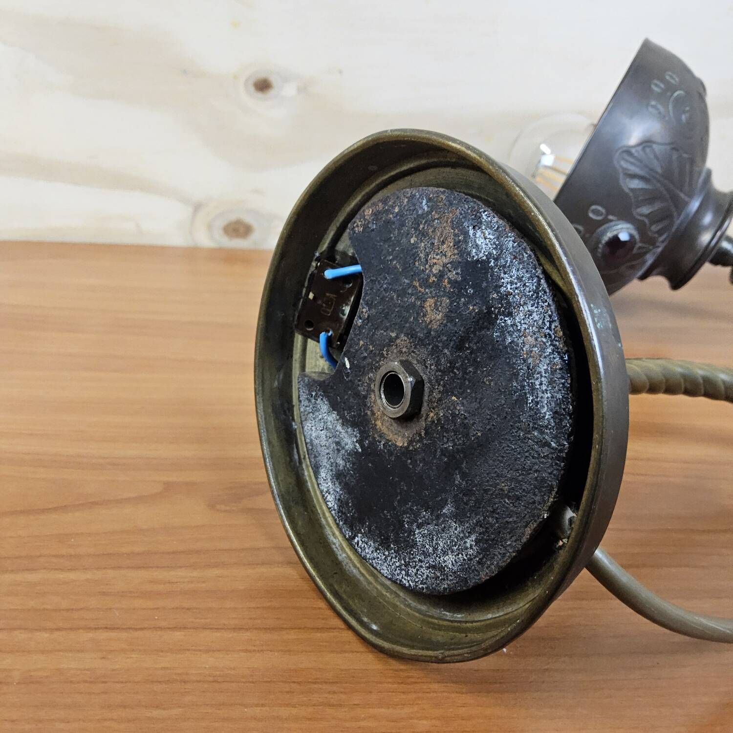 Antique brass Art Nouveau desk lamp (glass diamonds)