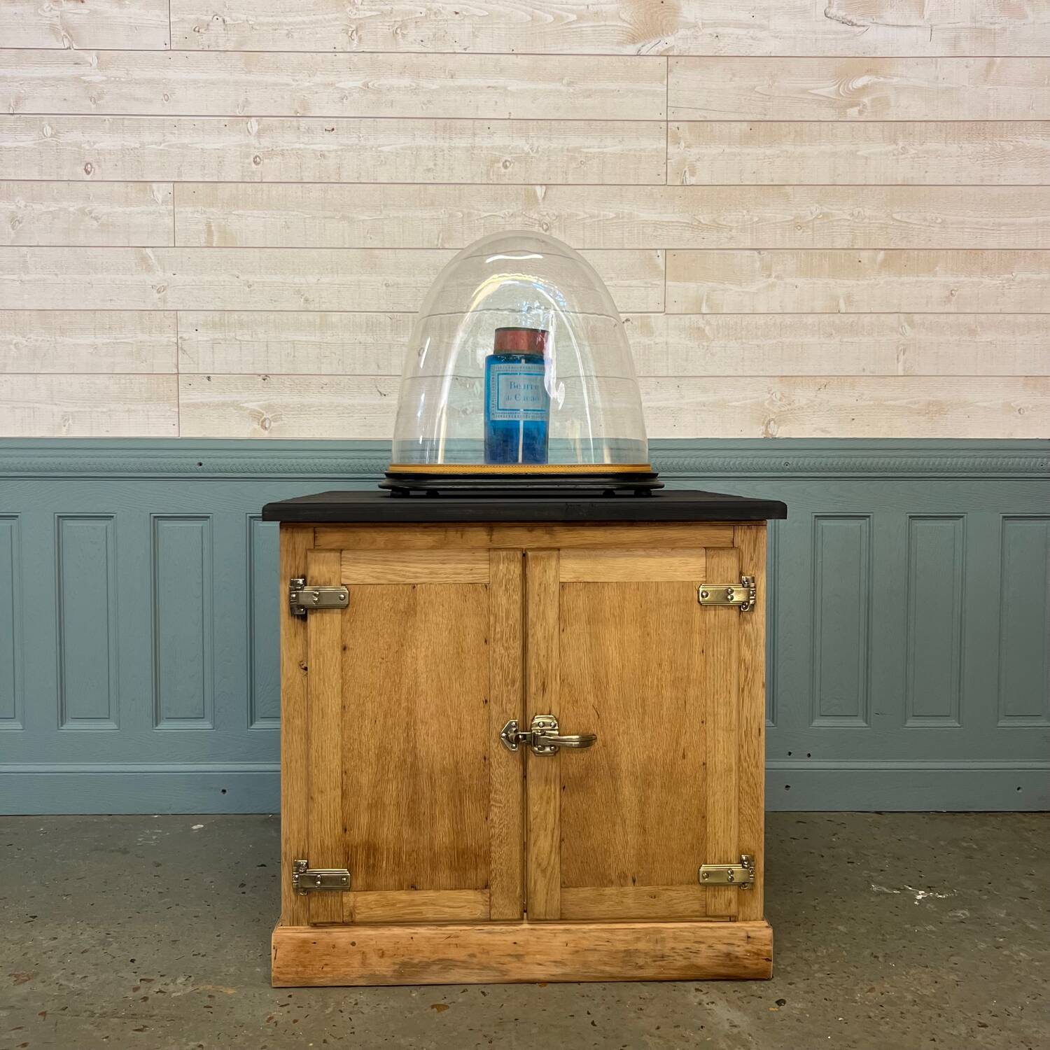 Parisian bistro buffet