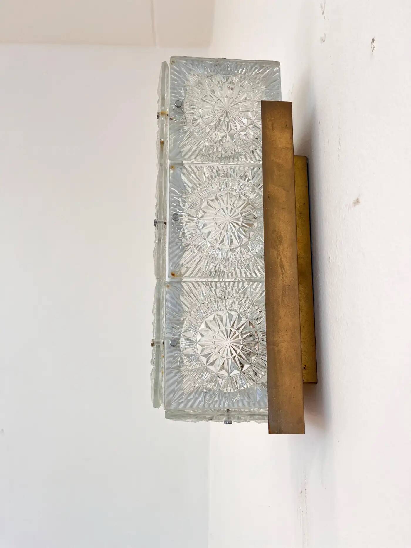 Paire de grandes appliques murales en verre au design des années 50 par Kamenický Šenov, années 1970.