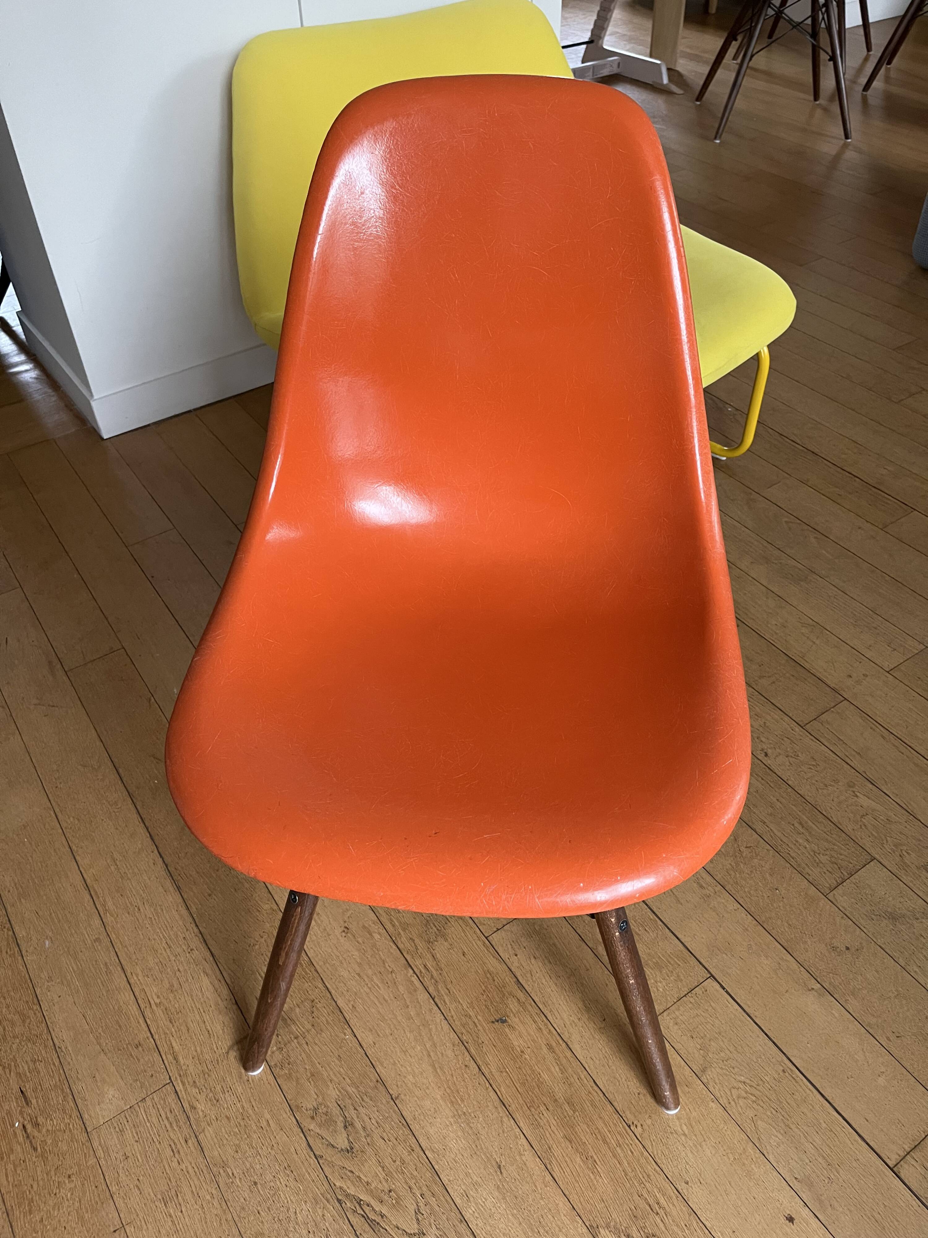 4 Chaises Charles & Ray Eames Herman Miller DSW orange