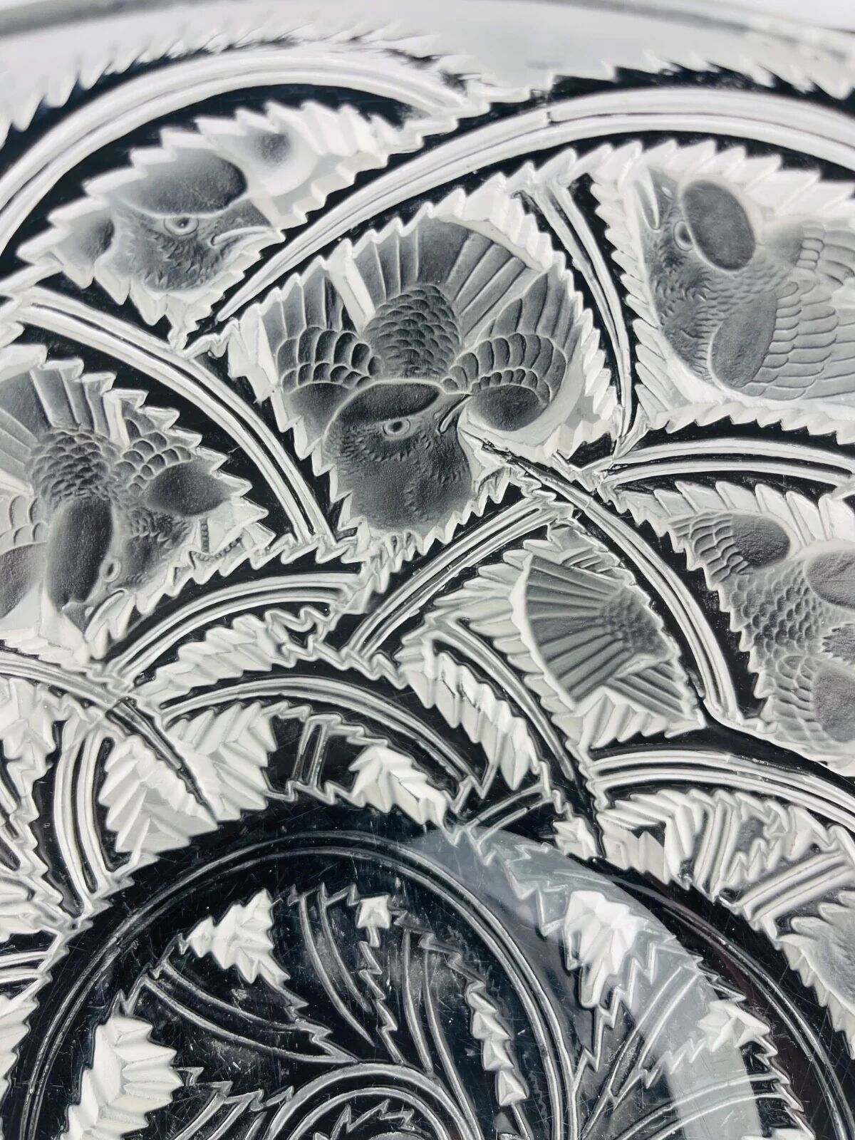 Lalique crystal bowl model Pinsons